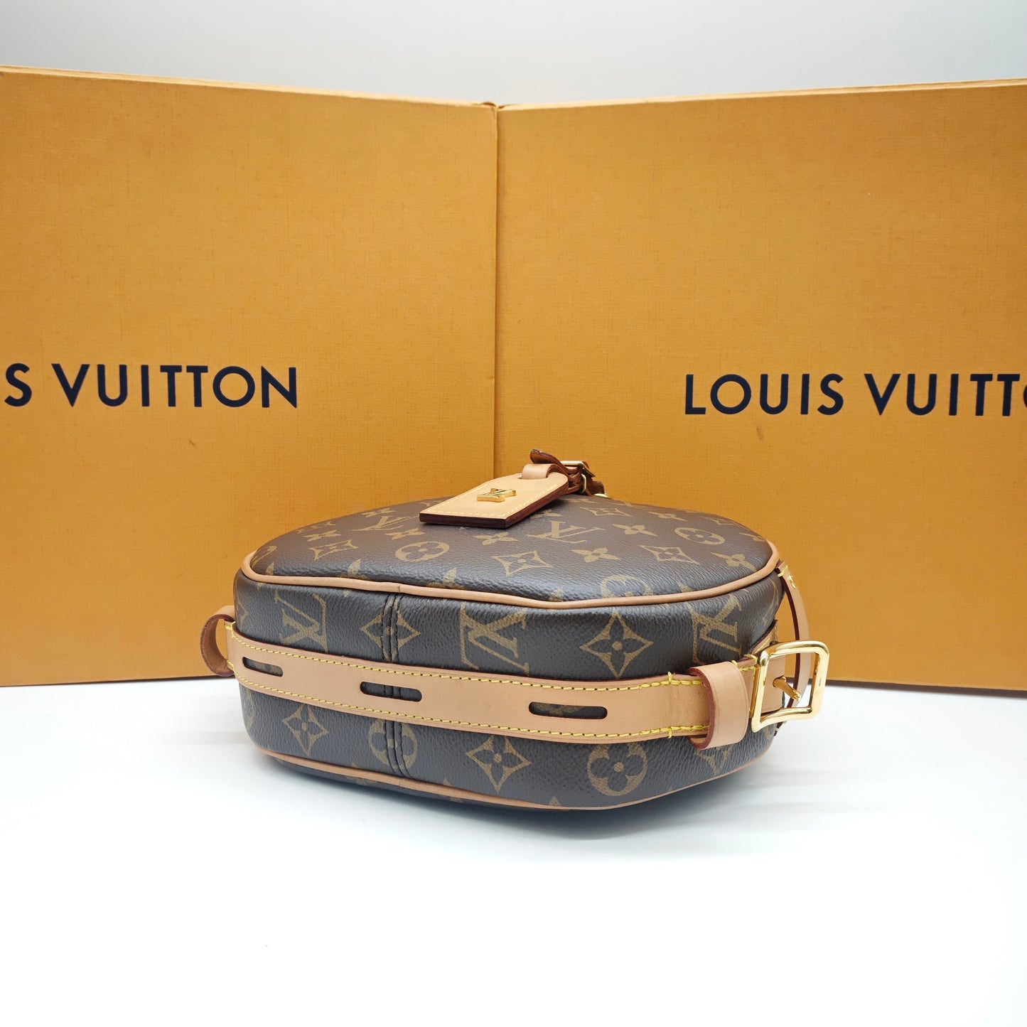 Louis Vuitton - Boite Chapeau Souple PM - Monogram coated canvas with Vachetta leather trim - Brown - (Small)