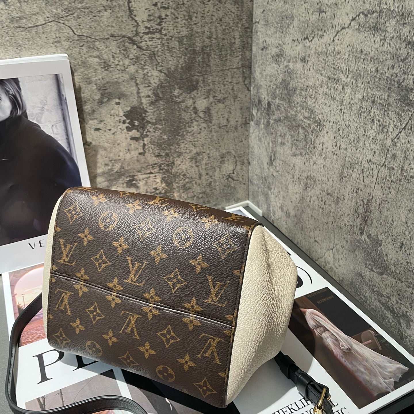 Louis Vuitton - Fold Tote - Monogram coated canvas and grained leather - Multicolour (Red, White, Brown) - (small)