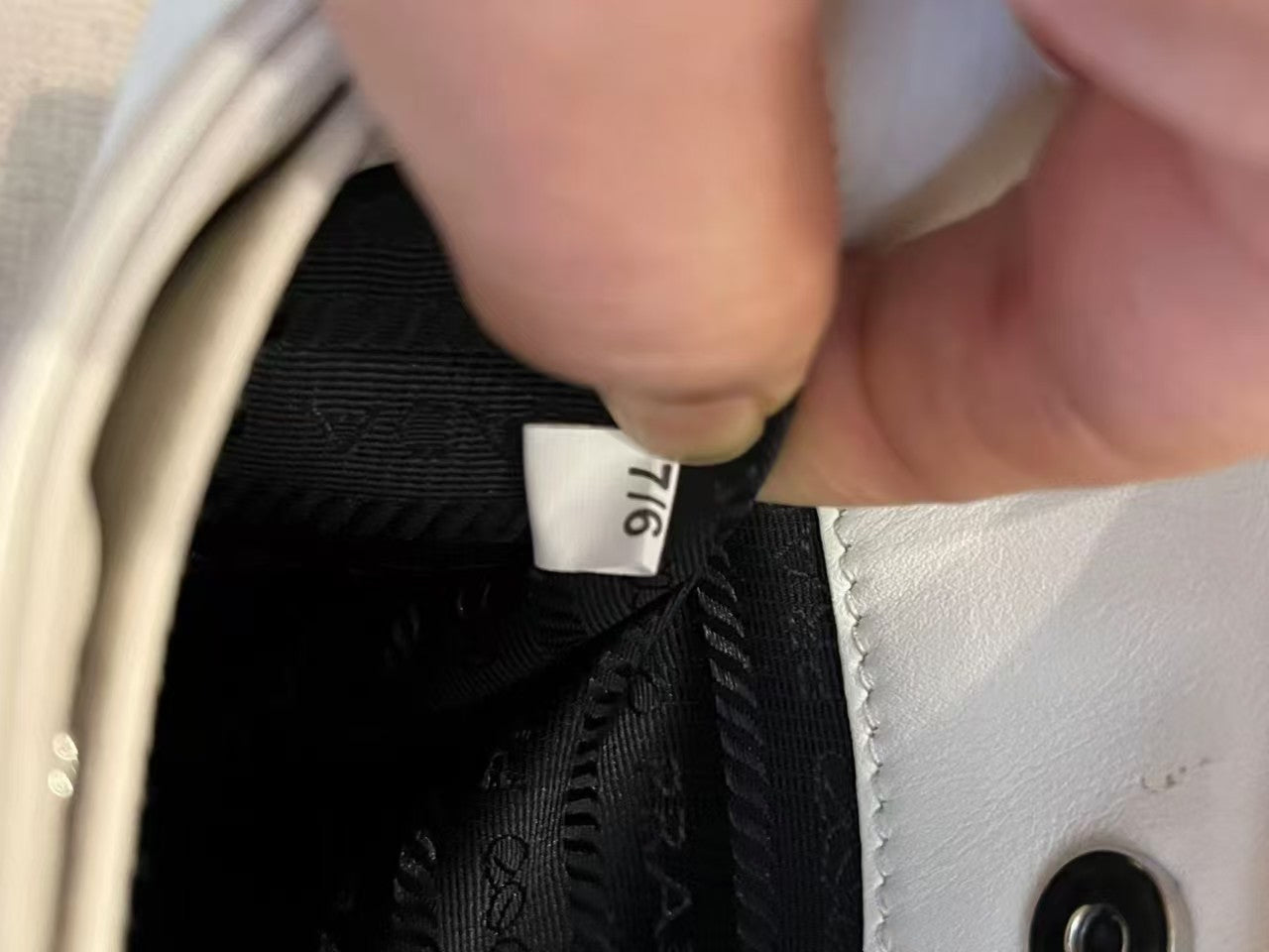 Prada - Spazzolato Leather Hobo Shoulder Bag 1BC499 - Spazzolato leather - White - (Medium)