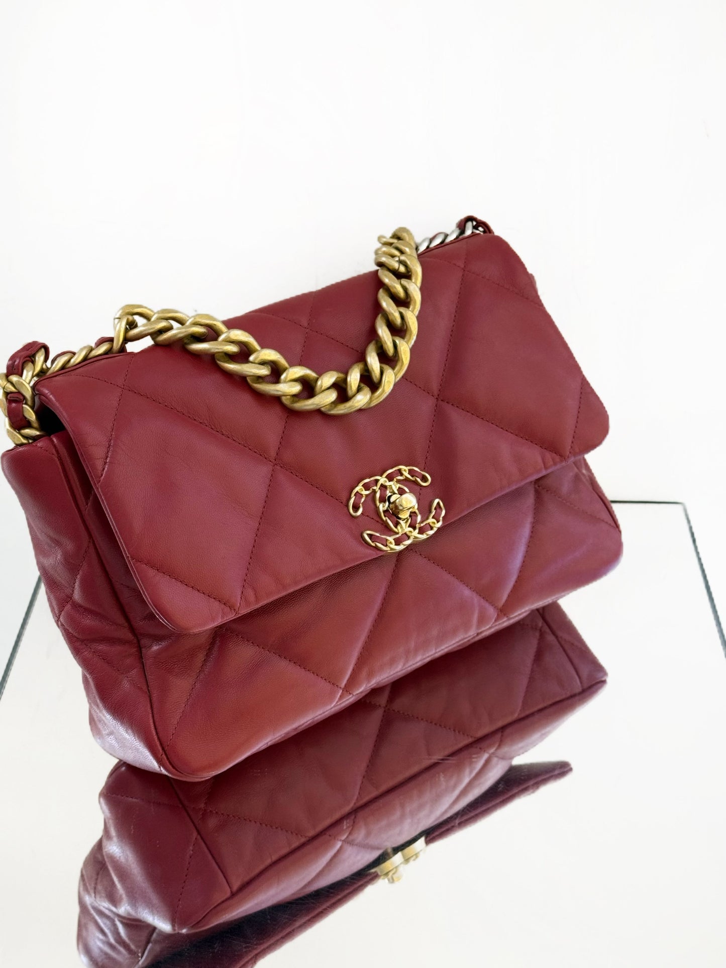 Chanel - Chanel 19 Flap Bag - Aged calfskin leather - Red - (medium)