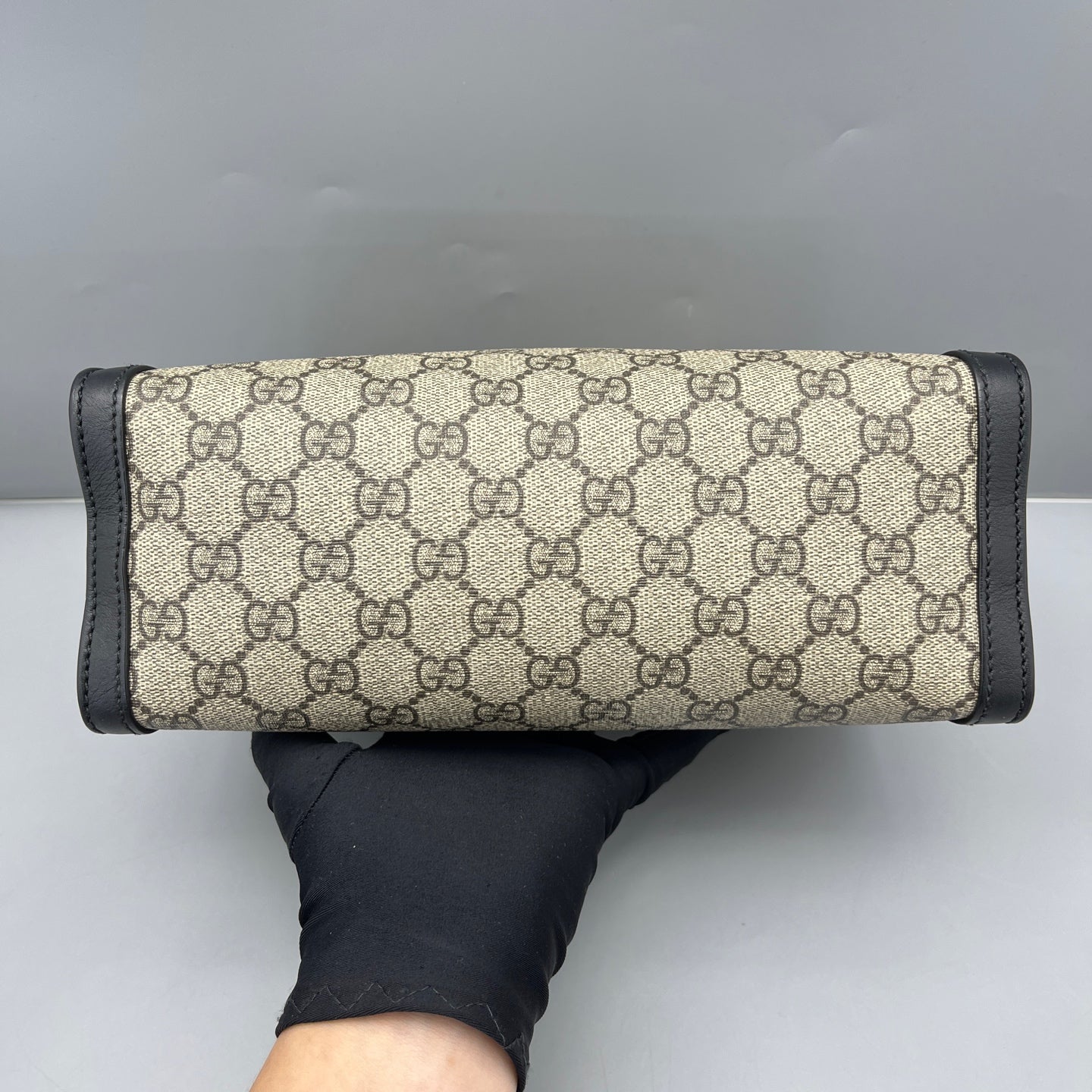 Gucci - Padlock Small Shoulder Bag - GG Supreme canvas with black leather trim and tan suede-like interior lining - Beige and Black - (Small)