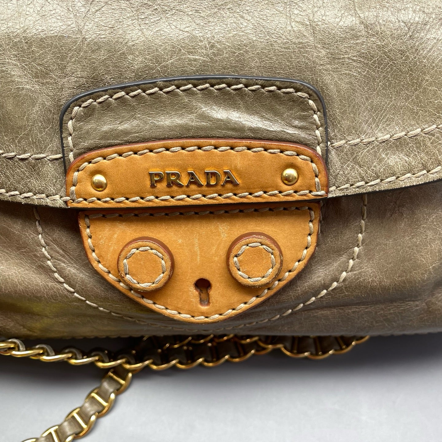 Prada - Flap Shoulder Bag with Chain - Distressed Leather - Grey - (Medium)