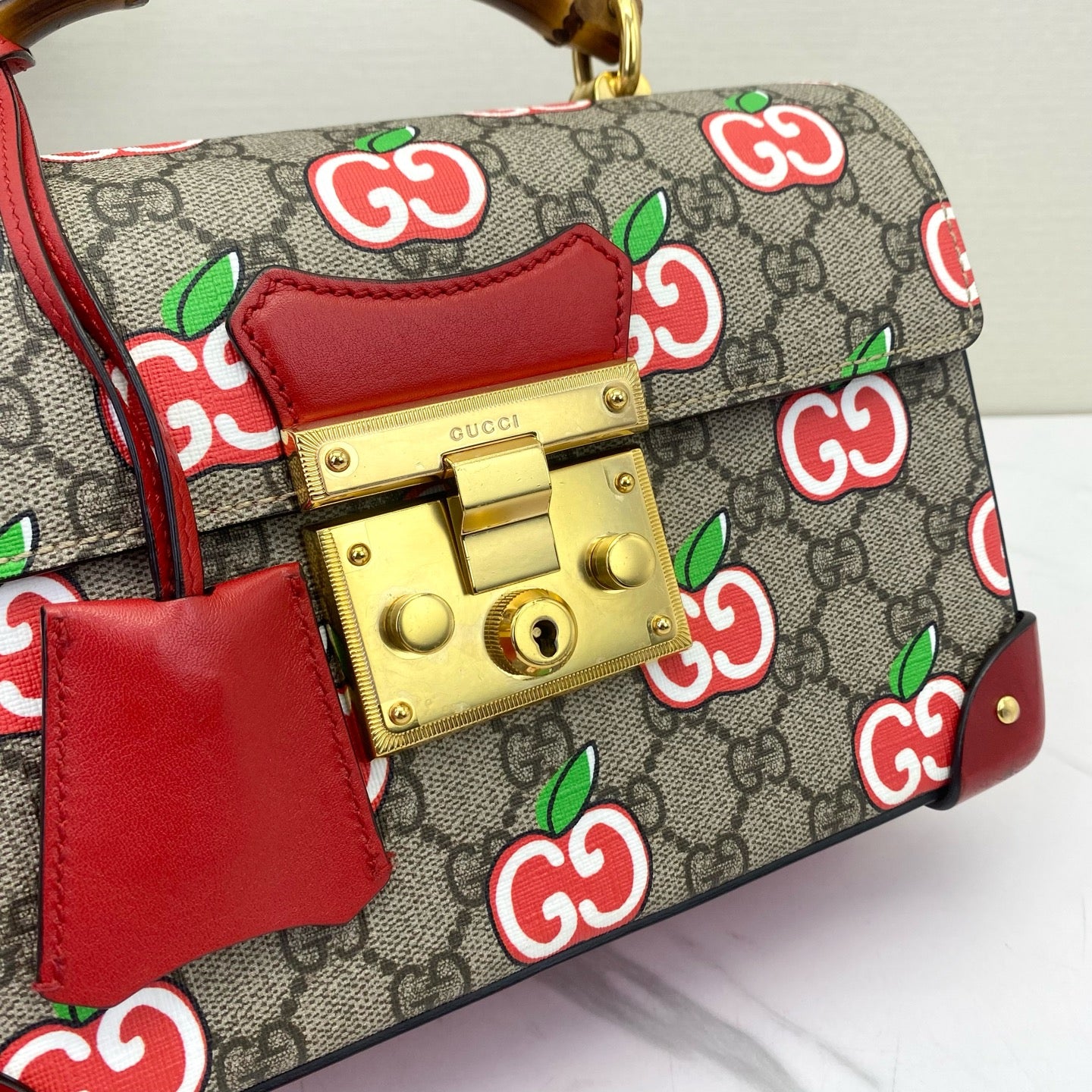 Gucci - Padlock Top Handle Bag with Apple Print - GG Supreme canvas with red leather trim and bamboo handle - Multicolour - (small)