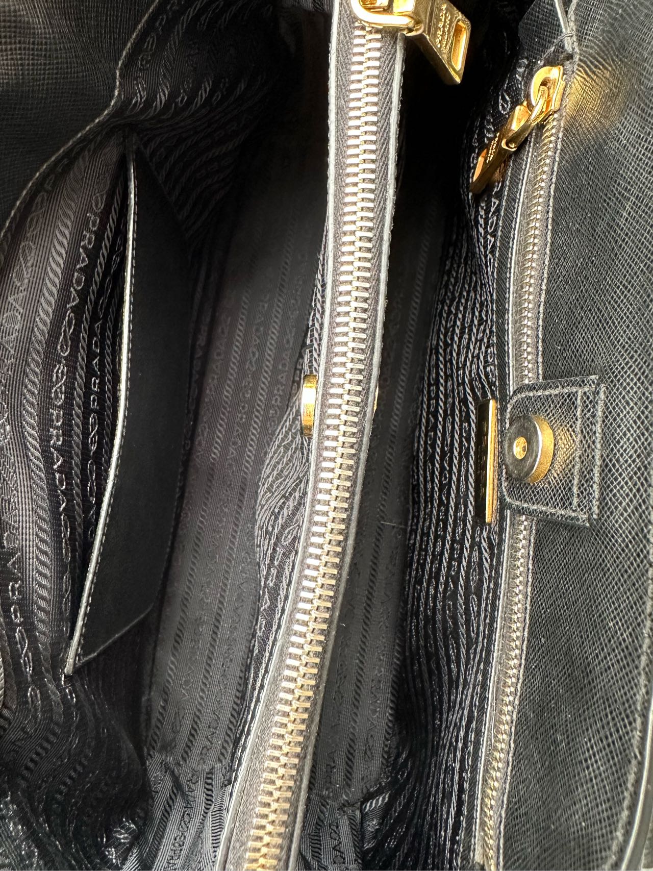Prada - Galleria Saffiano Bag - Saffiano leather - Black - (medium)