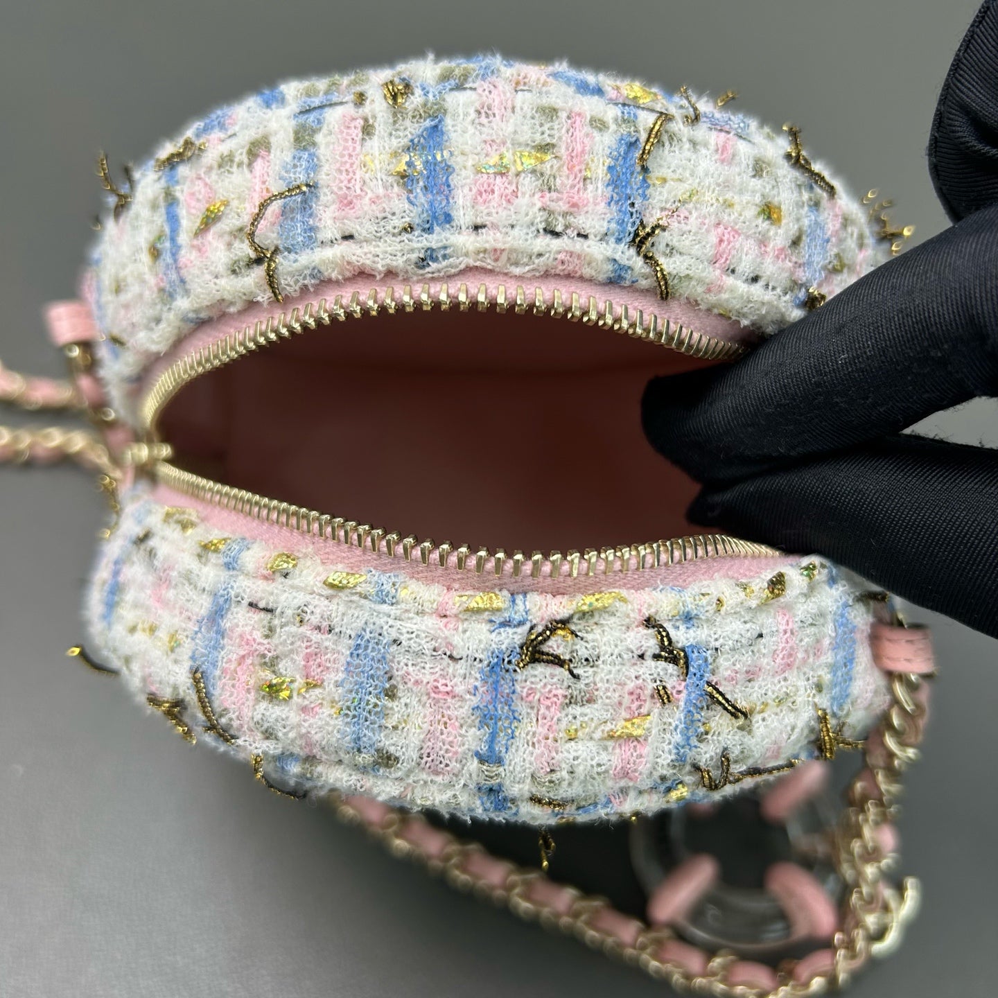 Chanel - Round Mini Chain Bag - Tweed with leather trim - Multicolour (White, Pink, Blue) with Pink accents - (mini)