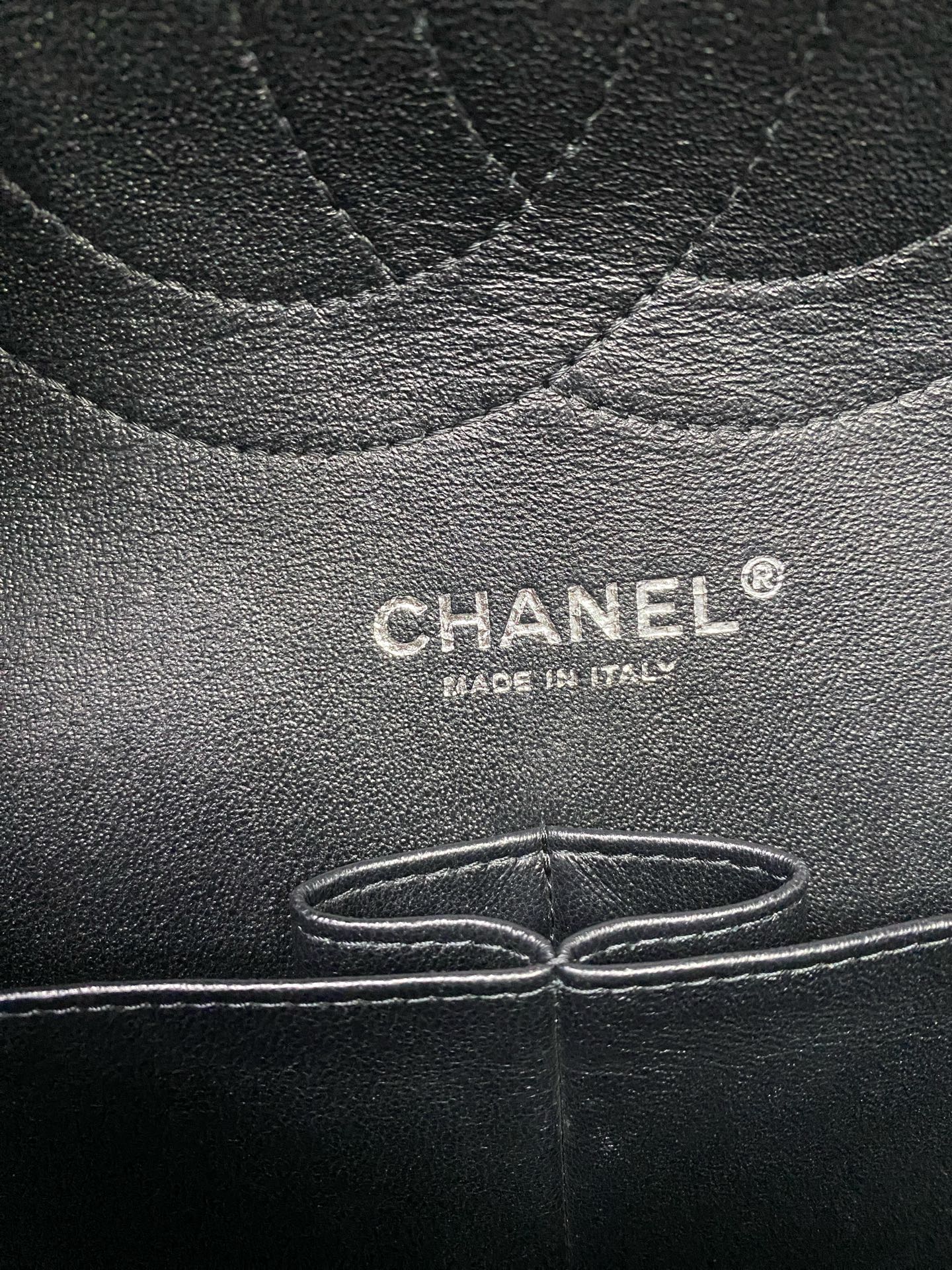 Chanel - Jumbo Classic Double Flap - Patent leather - Deep olive green with Silver-Tone Hardware - (Large)