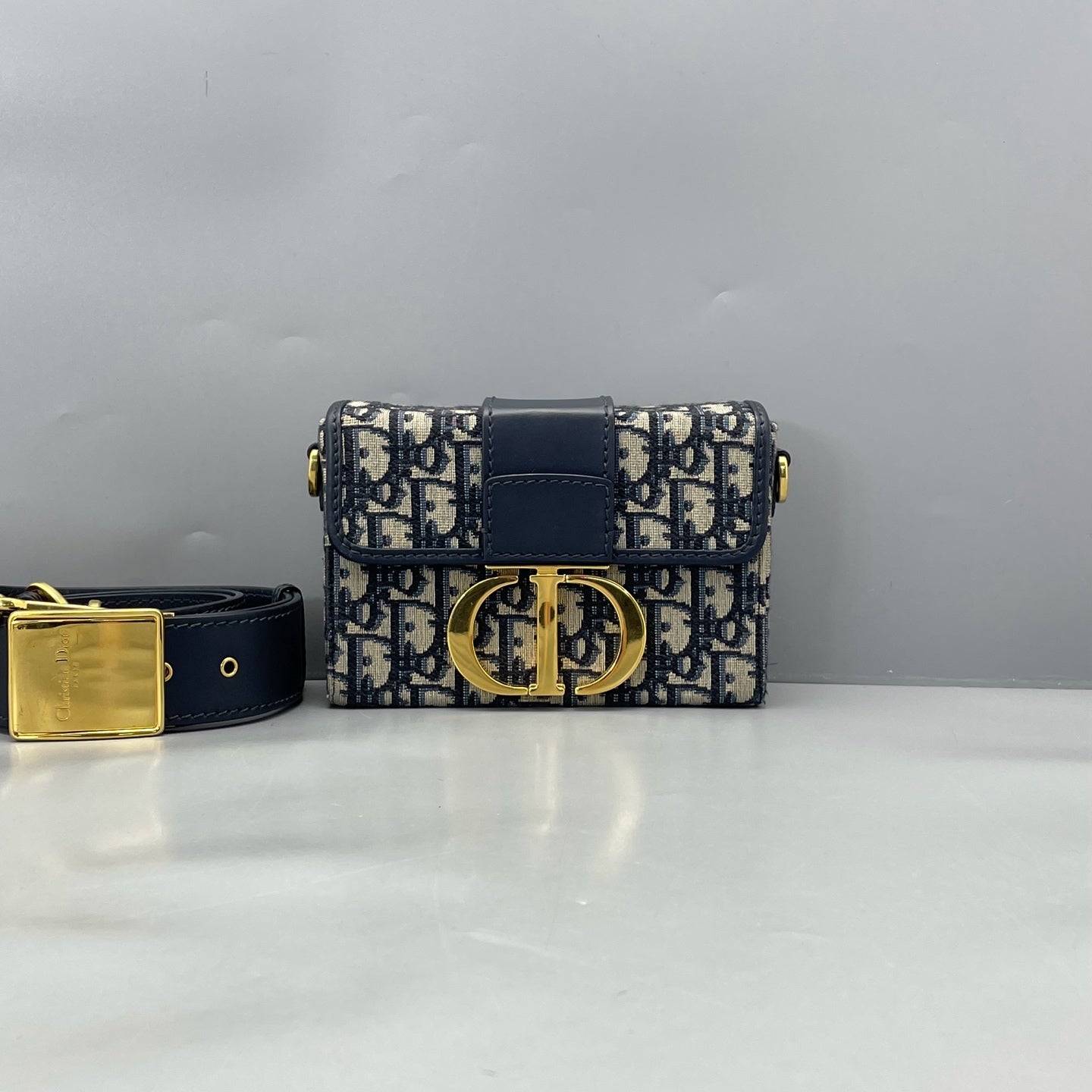 Dior - 30 Montaigne Mini Bag - Dior Oblique jacquard canvas with calfskin leather trim - Blue - (mini)