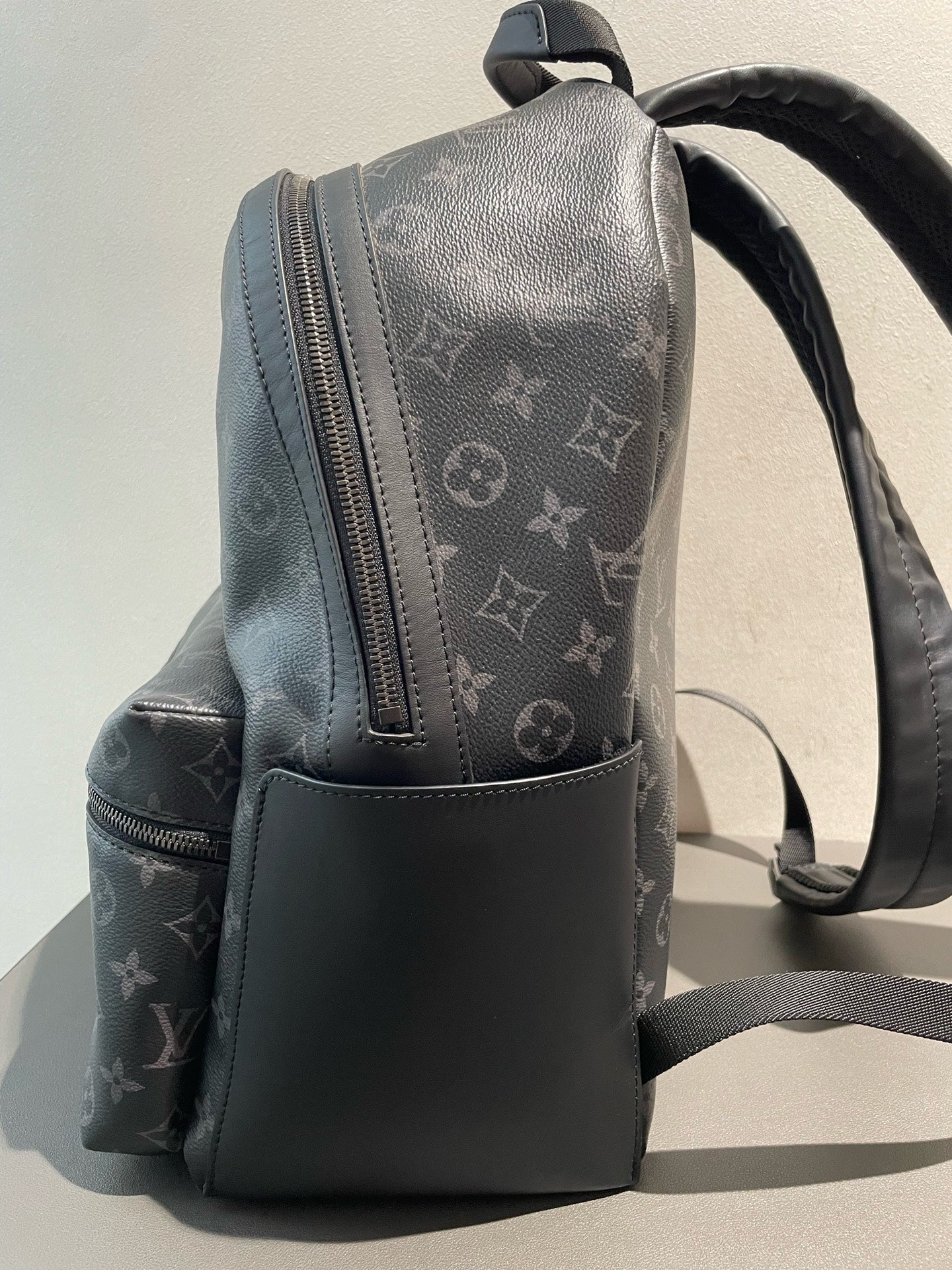 Louis Vuitton - Discovery Backpack Monogram Eclipse - Monogram Eclipse coated canvas with leather trim - Black - (medium)