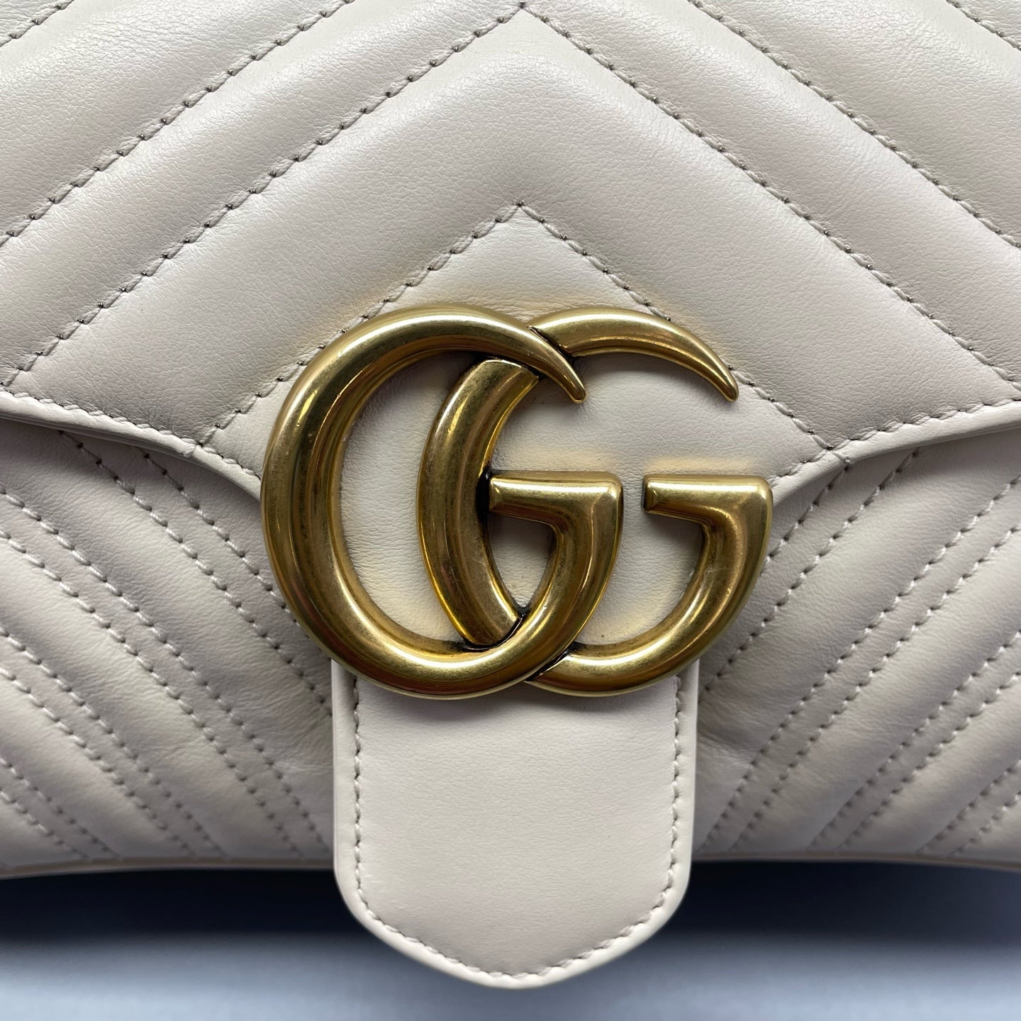 Gucci - GG Marmont Matelassé Small Shoulder Bag 2.0 - Calfskin leather - White with Gold-Tone Hardware - (small)