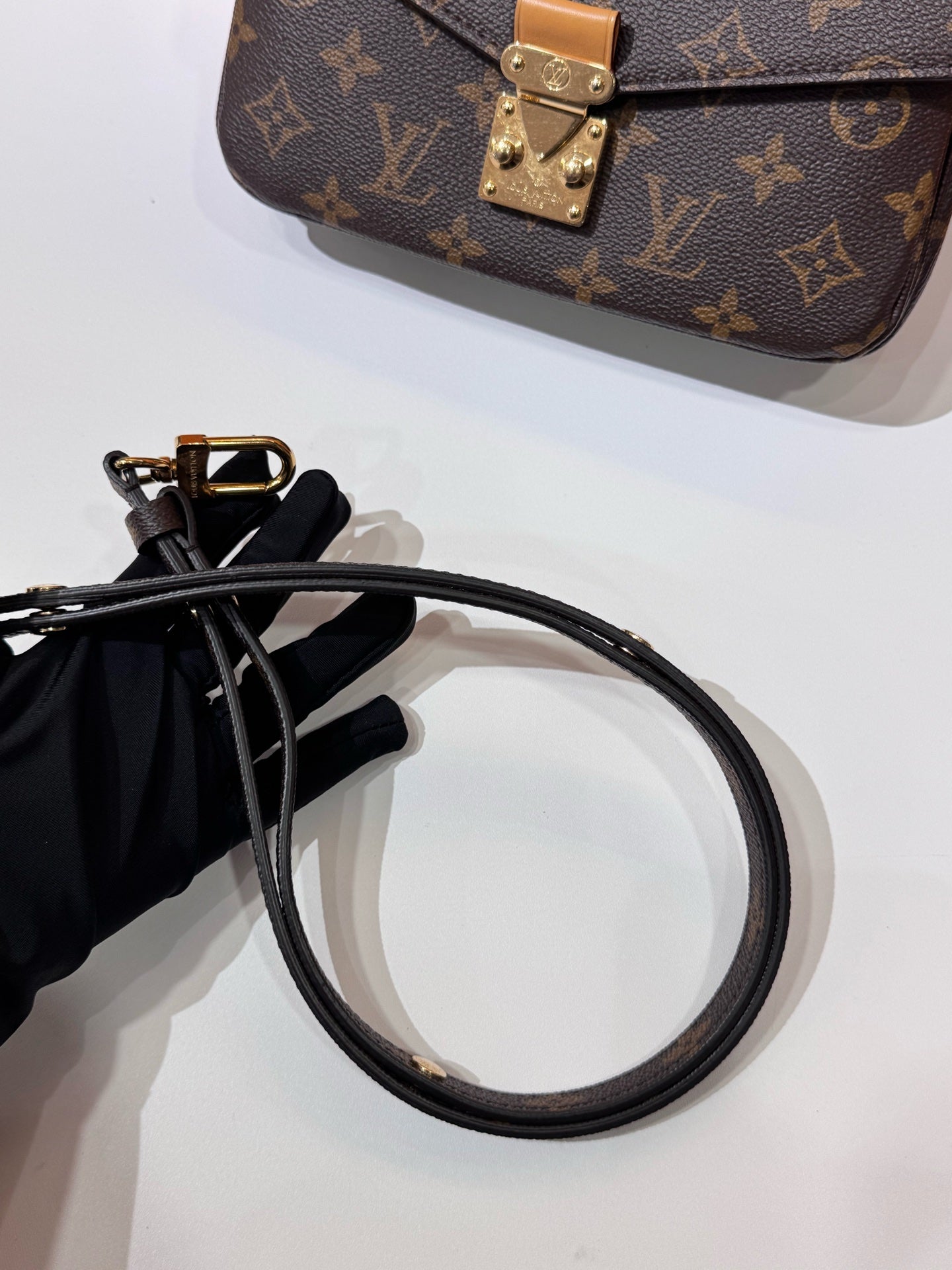 Louis Vuitton - Metis East West - Monogram coated canvas with natural cowhide leather trim - Brown - (Small)