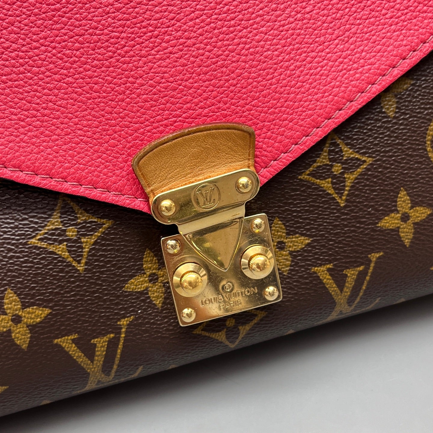 Louis Vuitton - Pallas Chain - Monogram Canvas and Leather - Multicolour - (medium)