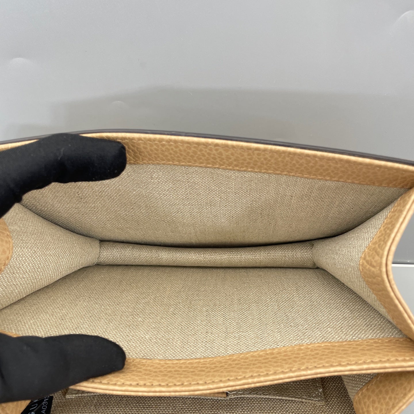 Gucci - Interlocking G Accordion Flap Bag (Outlet Model) - Grained leather - Beige - (small)