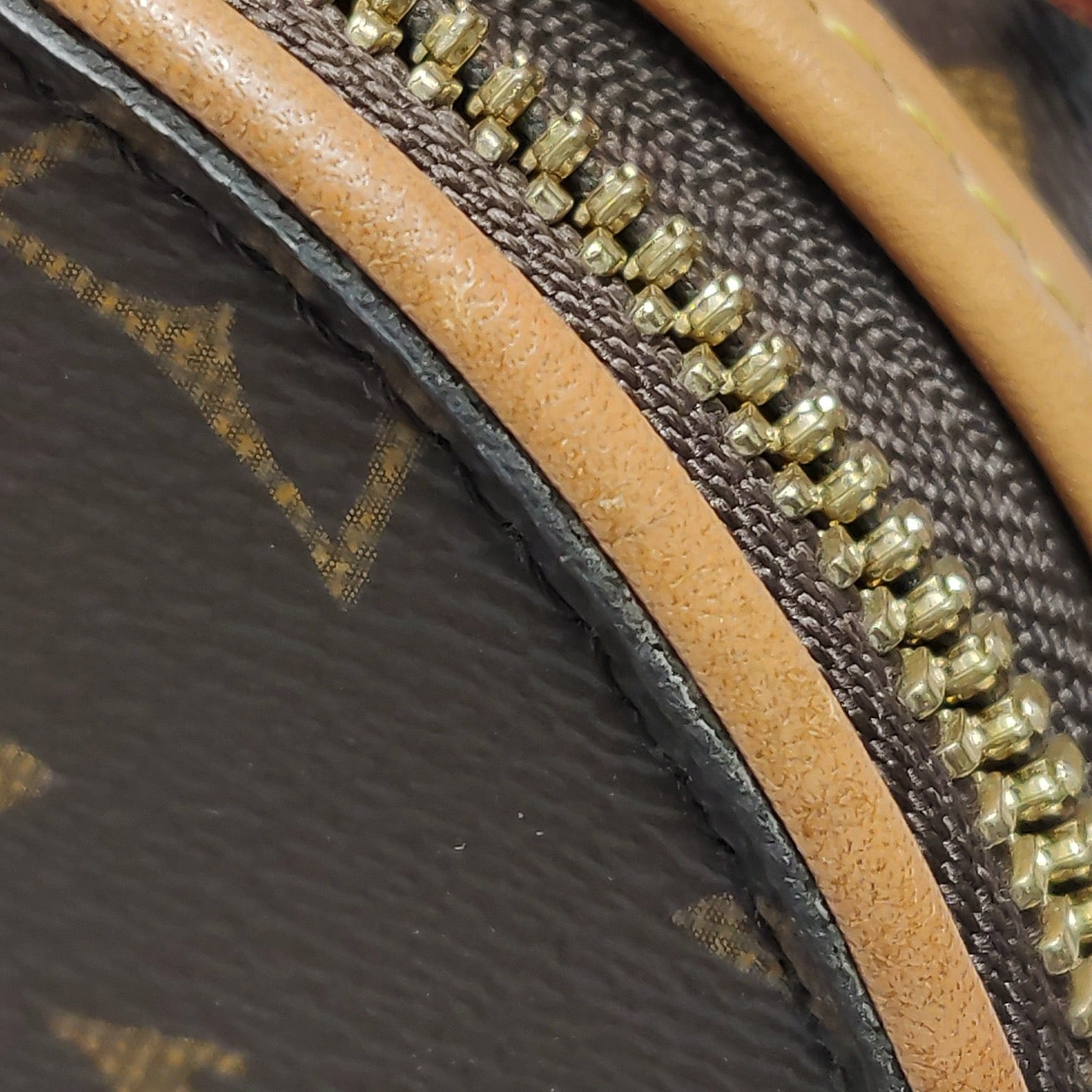 Louis Vuitton - MINI BOITE CHAPEAU - Monogram coated canvas with Vachetta leather trim - Brown - (mini)