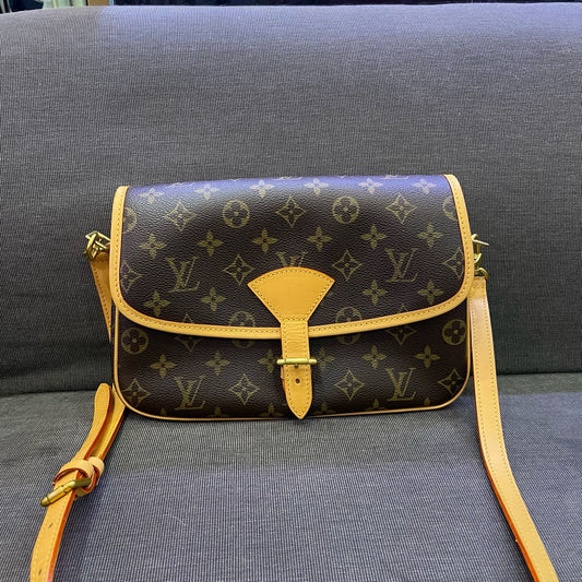 Louis Vuitton - Vintage Flap Shoulder Bag - Monogram coated canvas with vachetta leather trim - Brown - (medium)