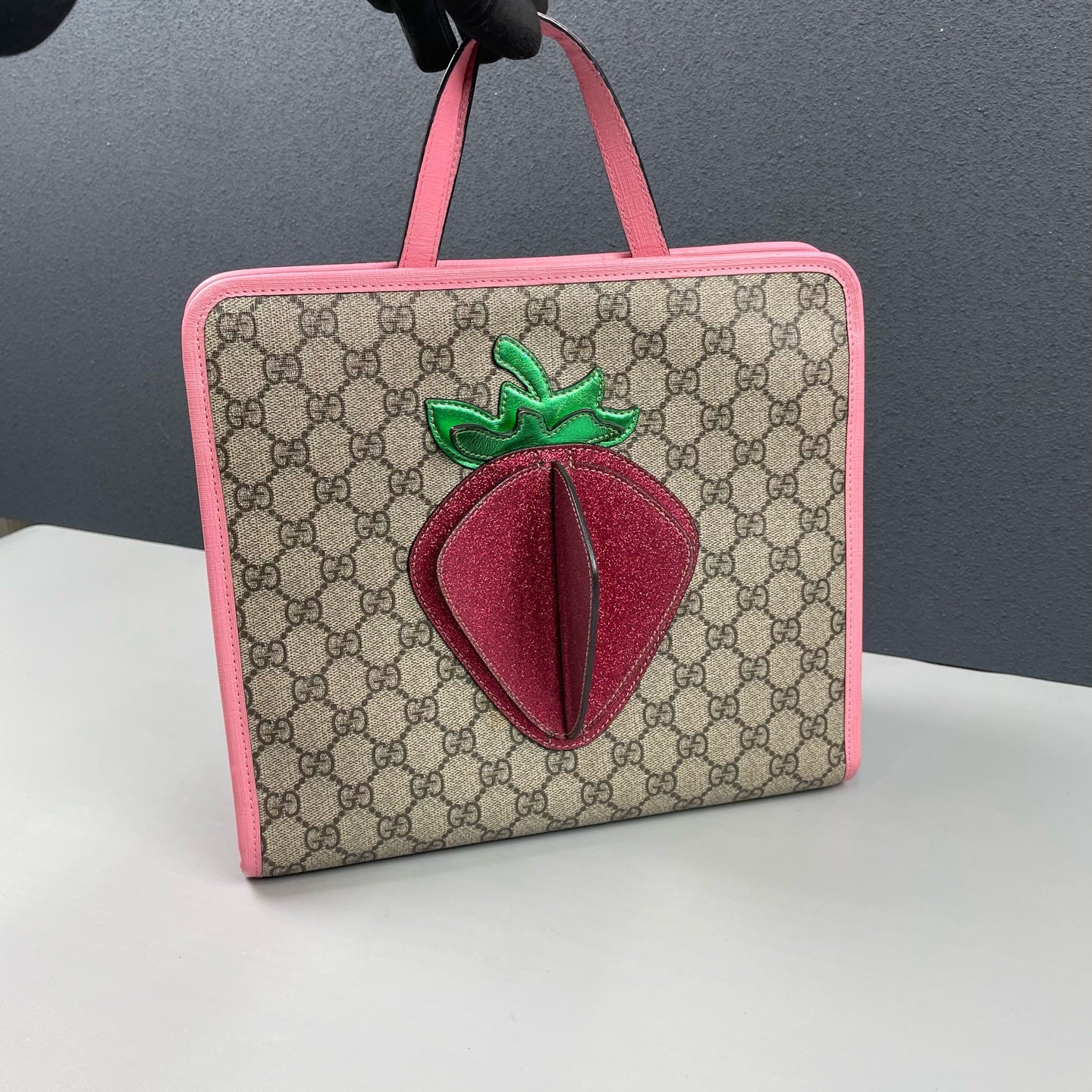 Gucci - GG Supreme Children's Tote with 3D Strawberry - Coated canvas with leather trim and glitter - Multicolour - (medium)