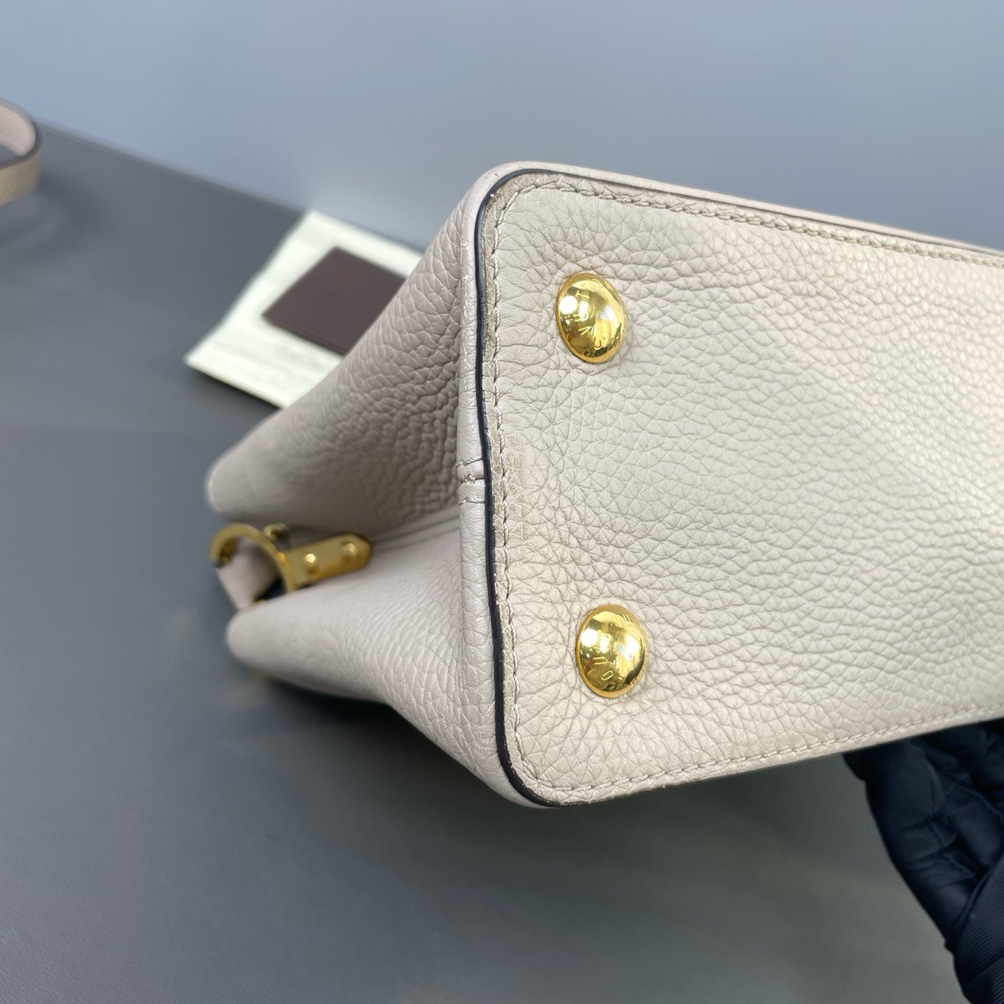 Louis Vuitton - Capucines - Leather - Grey - (medium)