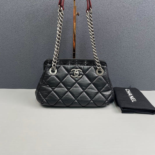 Chanel - Paris-Bombay Bowling Chain Bag - Quilted lambskin leather and tweed - Black with silver-tone hardware and burgundy accents - (Medium)
