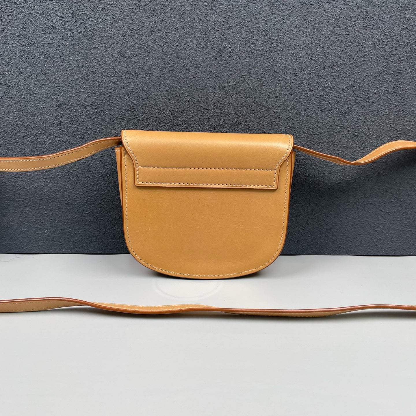Saint Laurent - Kaia Mini Saddle Bag - Smooth calfskin leather - Camel - (mini)