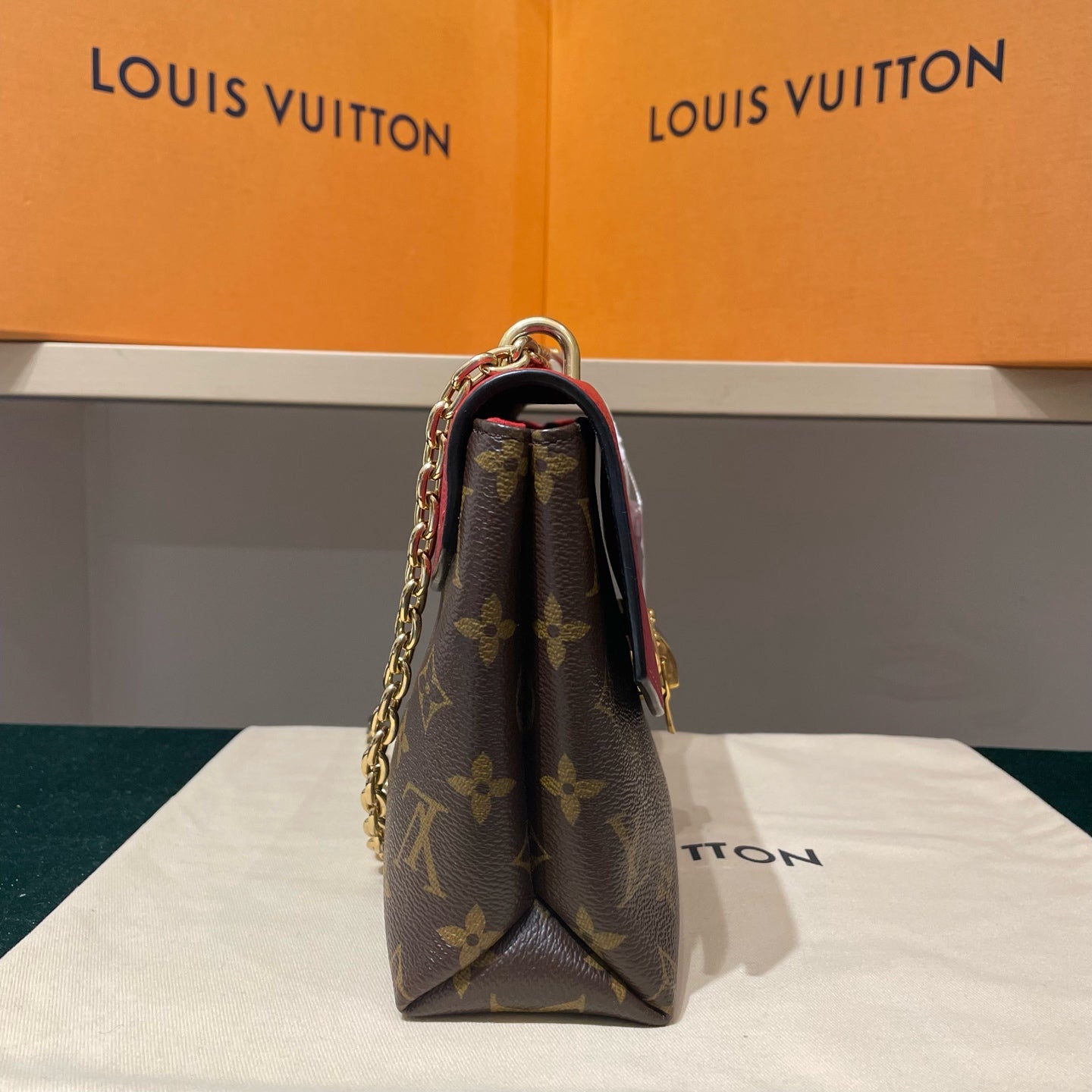 Louis Vuitton - Pochette Métis - Monogram canvas with grained leather trim - Brown with Red flap - (Medium)