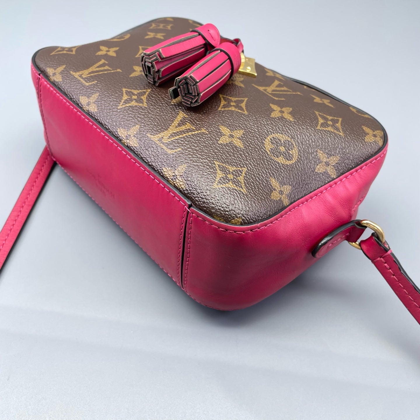 Louis Vuitton - Tassel Camera Bag - Monogram coated canvas with fuchsia leather trim - Multicolour (Brown and Pink) - (mini)