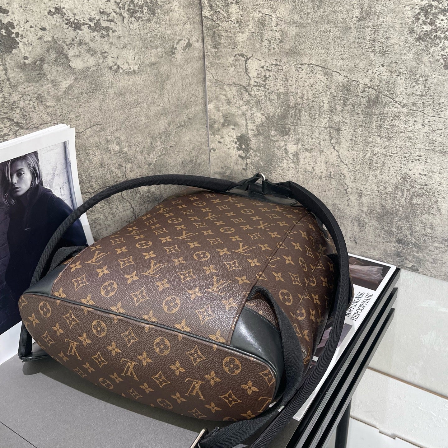 Louis Vuitton - Christopher MM - Monogram Canvas with Leather Trim - Brown - (Large)