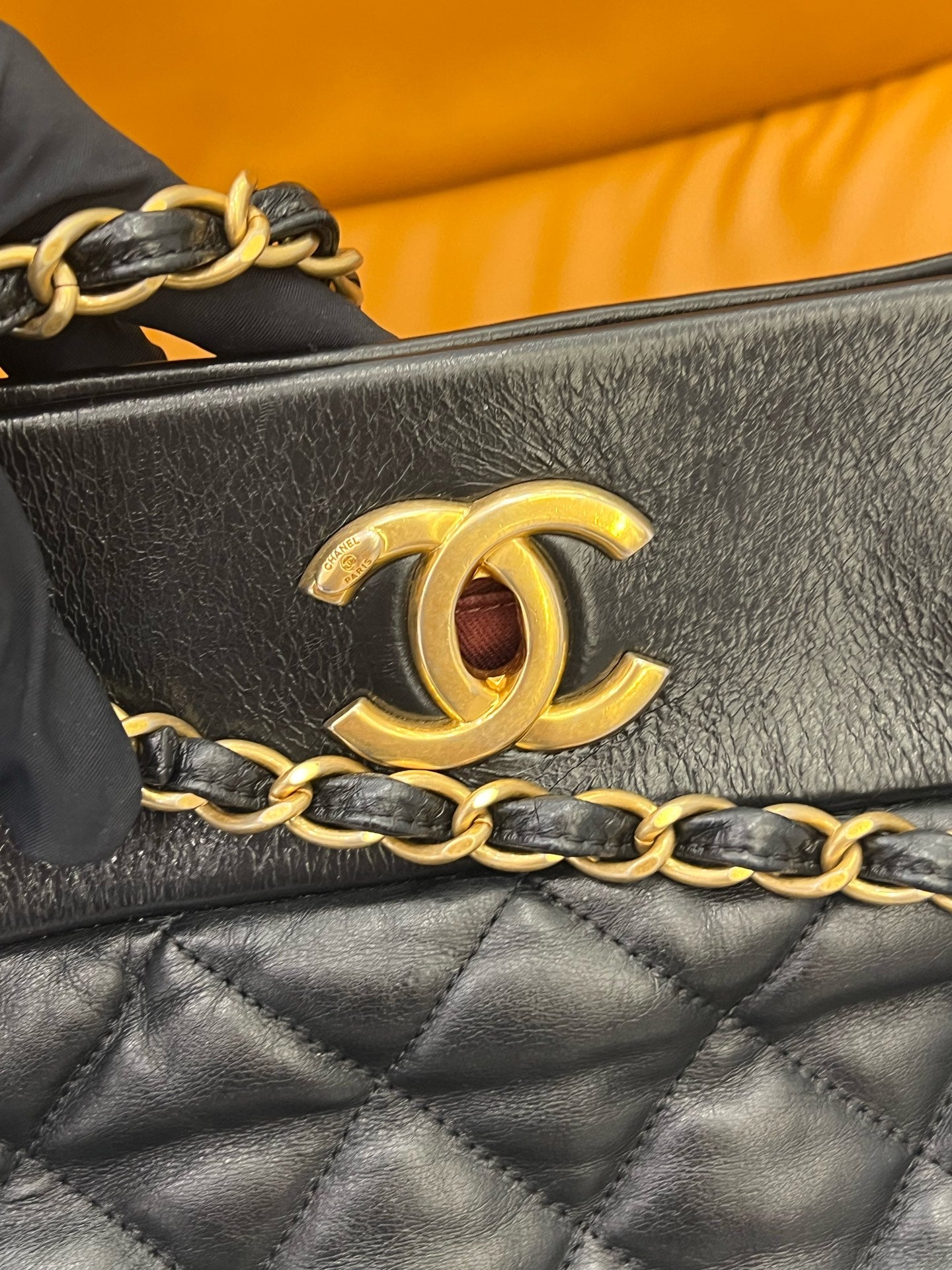 Chanel - Airport Shoulder Tote Bag - Leather - Black - (Large)