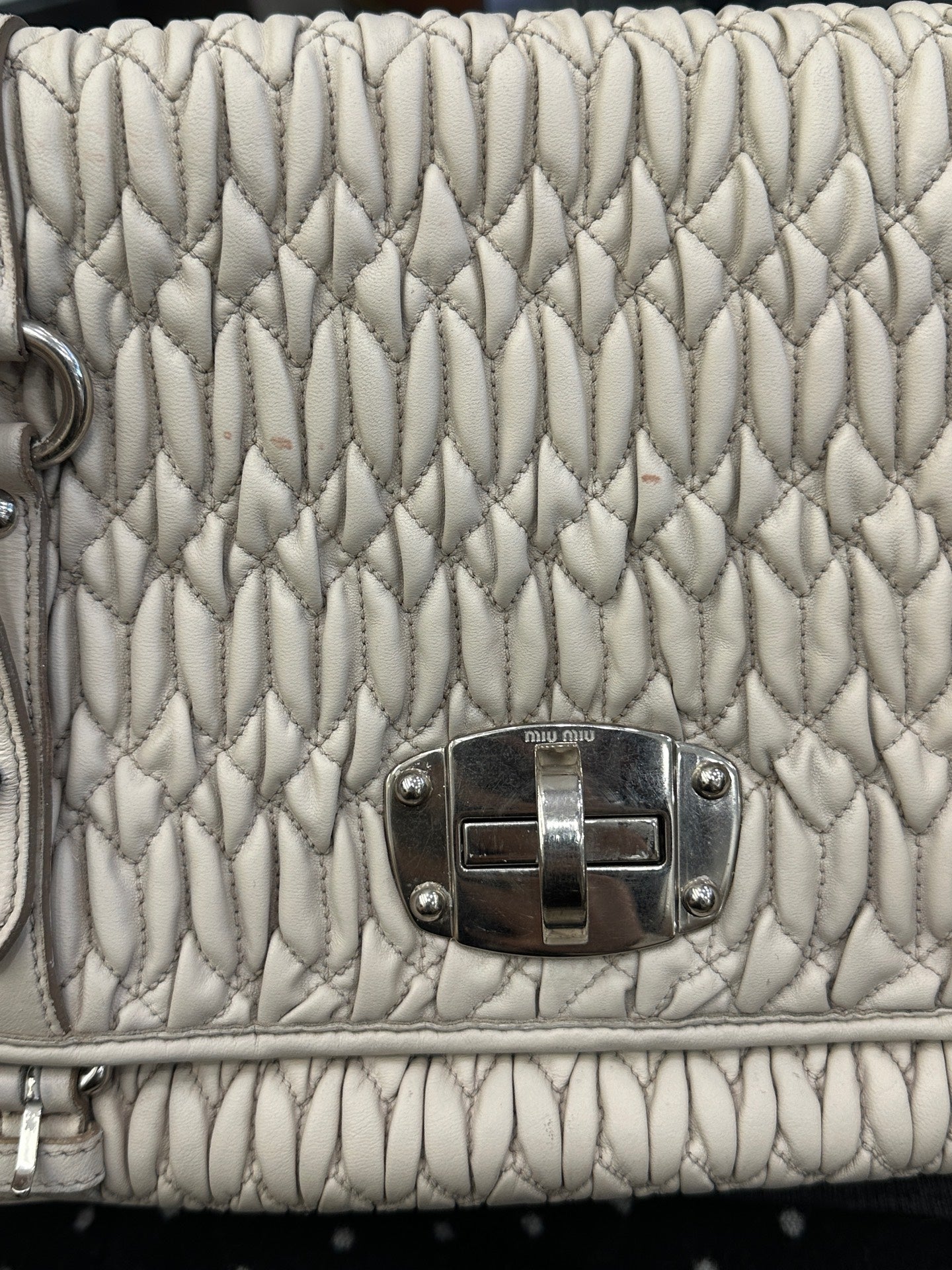 Miu Miu - Matelassé Messenger Bag - Lambskin leather - Grey - (medium)