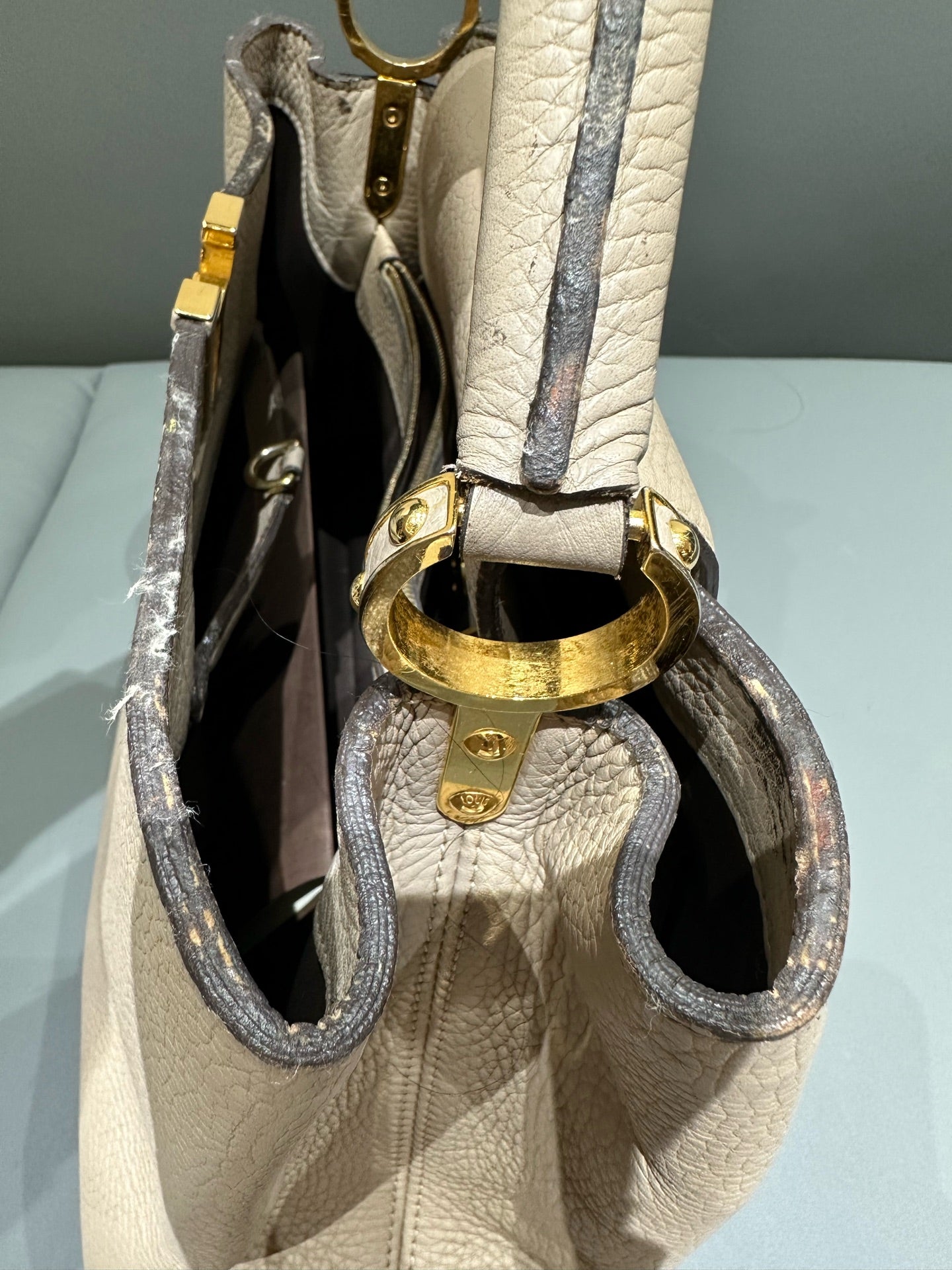 Louis Vuitton - Capucines - Leather - Grey - (Large)