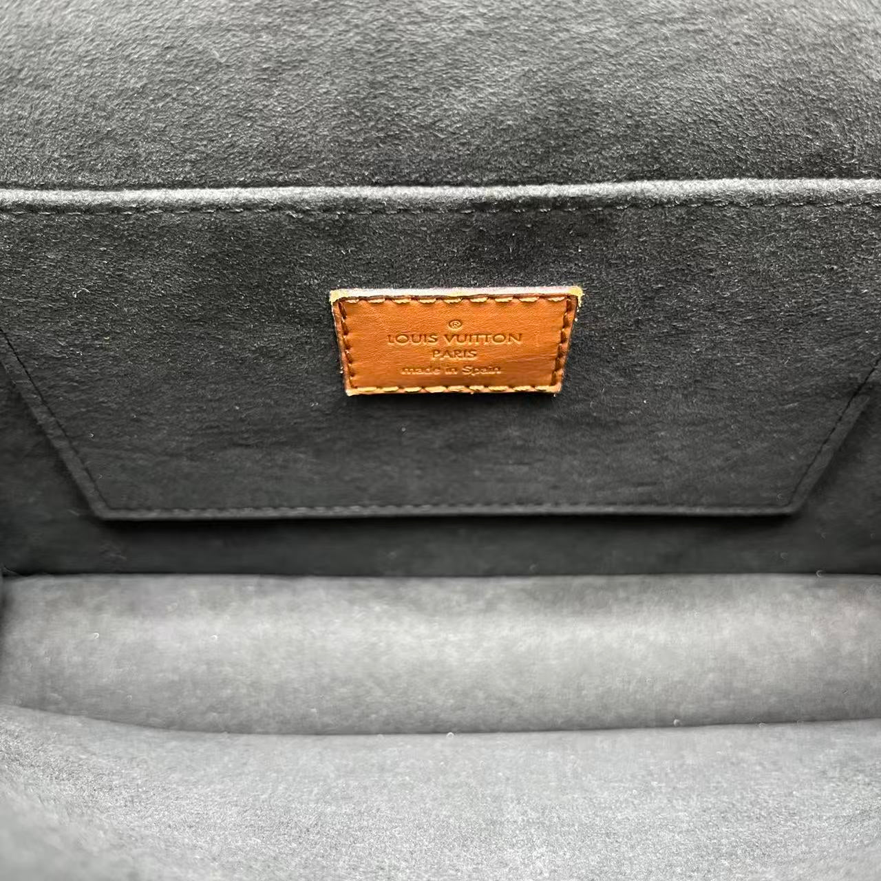 Louis Vuitton - Dauphine Messenger Bag - Grained leather - Multicolour - (medium)