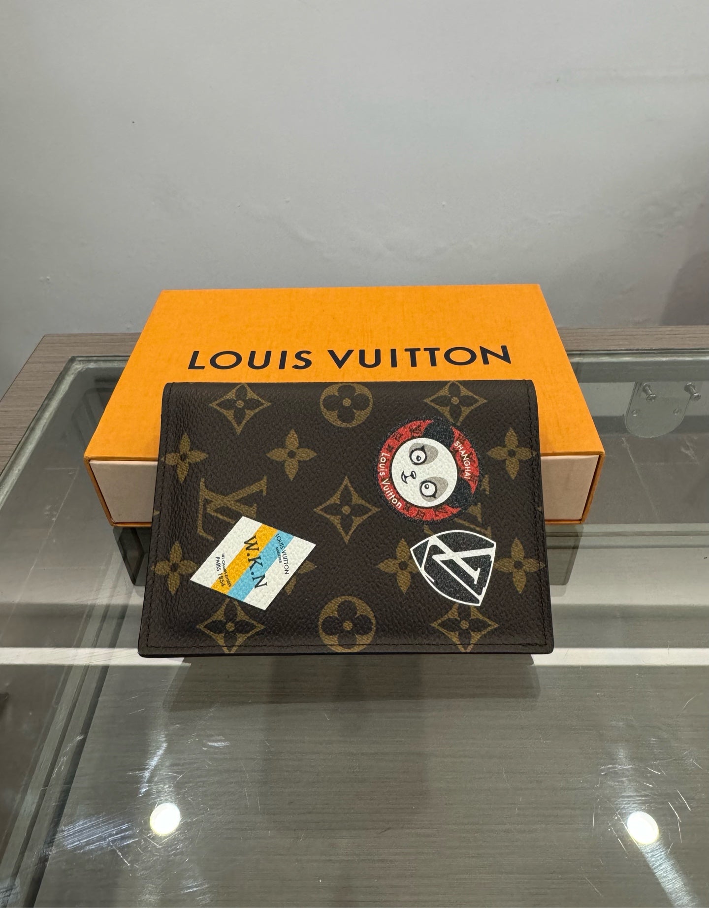 Louis Vuitton - Limited Edition Monogram World Tour Passport Cover - Monogram coated canvas with grained leather lining - Brown