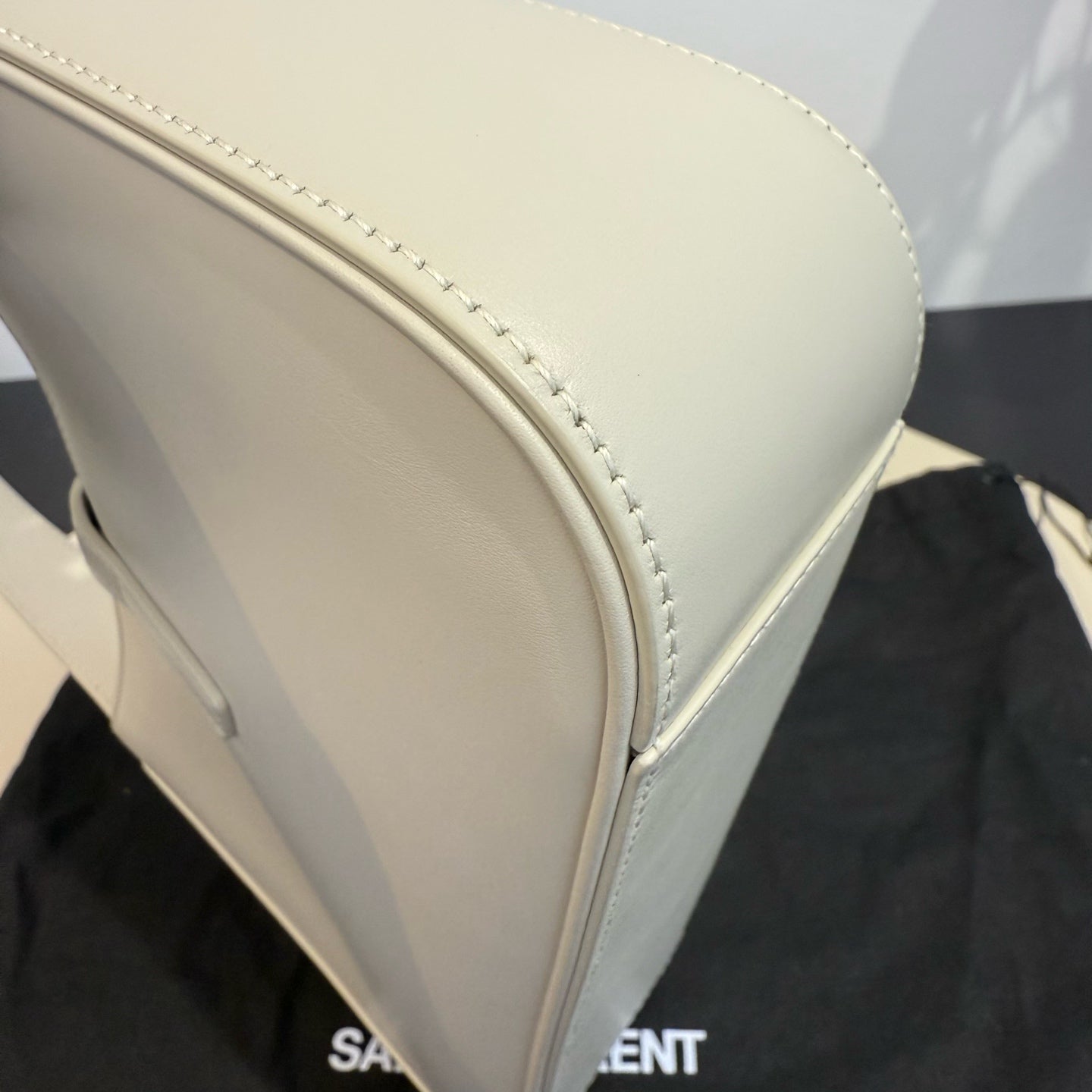 Saint Laurent - LE 5 A 7 Hobo Bag - Leather - White - (small)