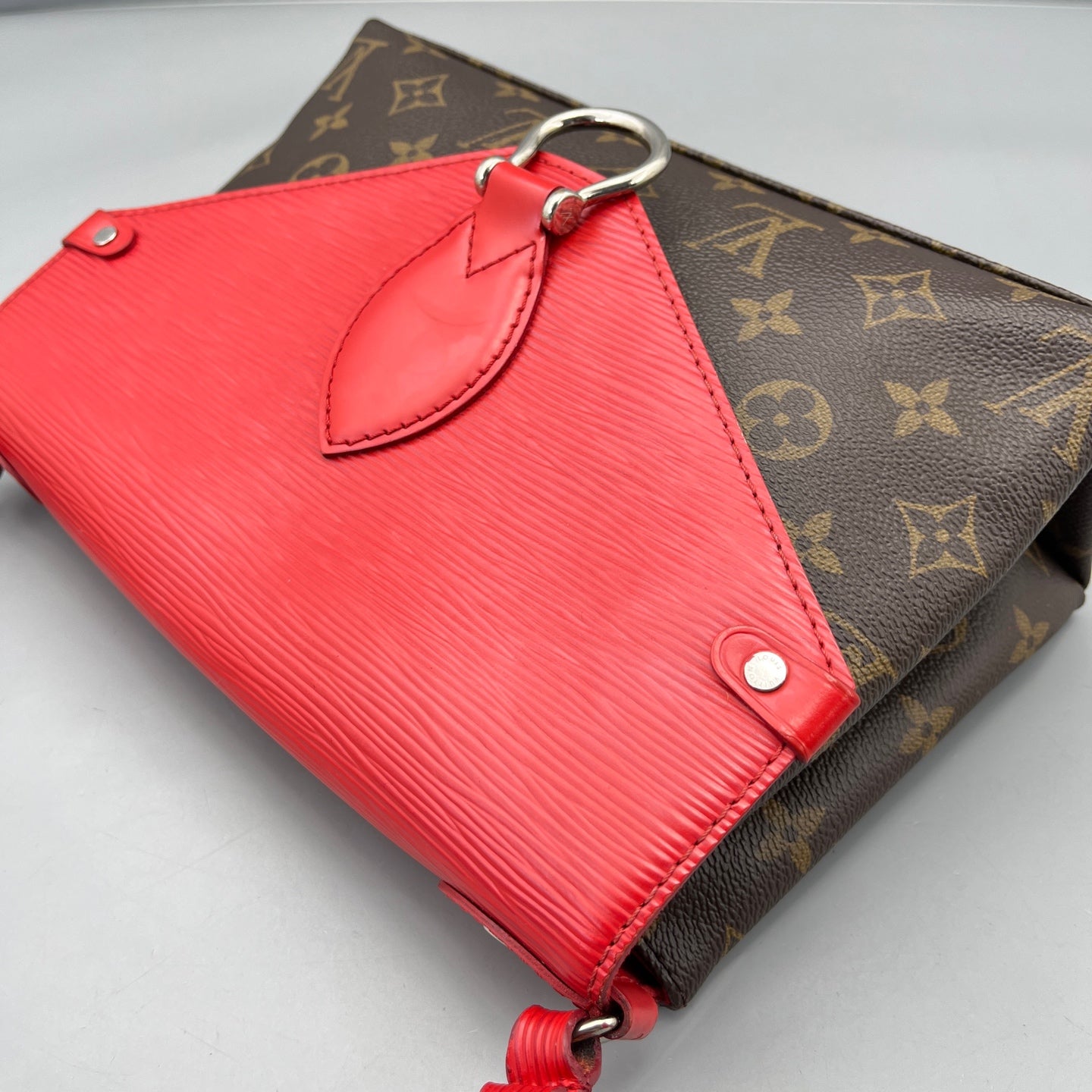 Louis Vuitton - Pallas Ring Envelope Bag - Monogram coated canvas and Epi leather - Brown and Red - (small)
