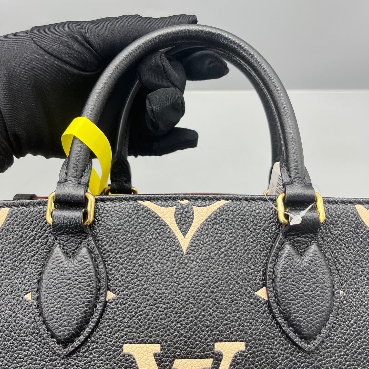 Louis Vuitton - Onthego Small - Leather - Black - (small)