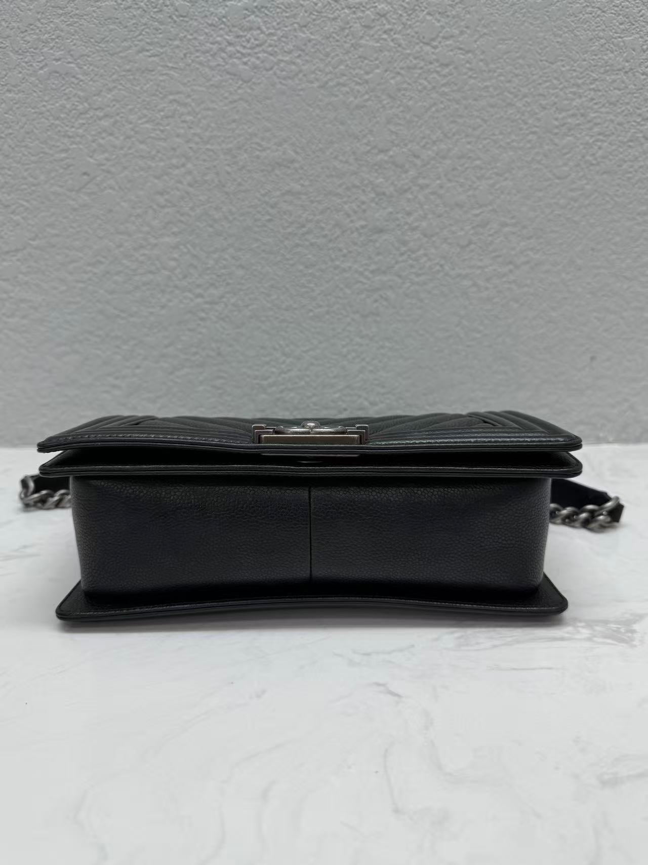 Chanel - Le Boy - Grained calfskin leather - Black - (Medium)