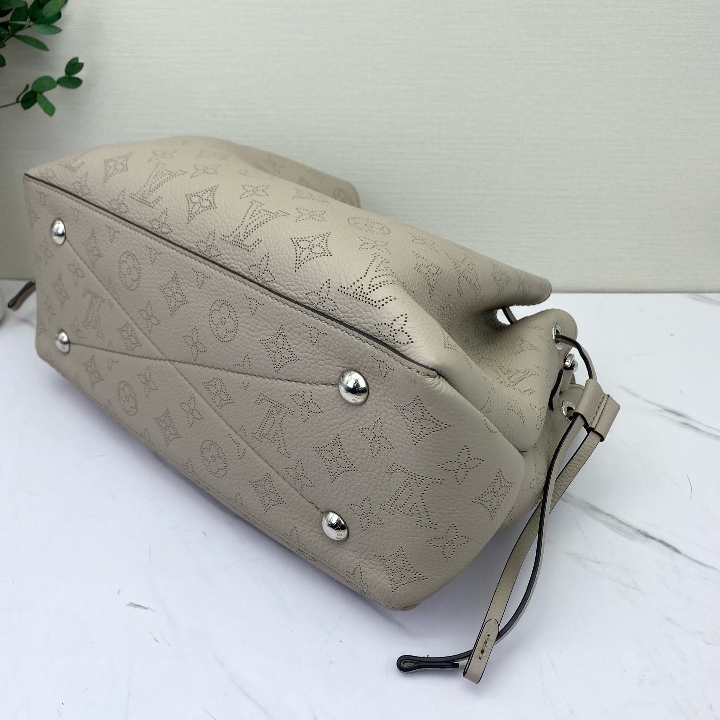 Louis Vuitton - Bella Tote - Grained cowhide leather - Elephant Grey - (Medium)