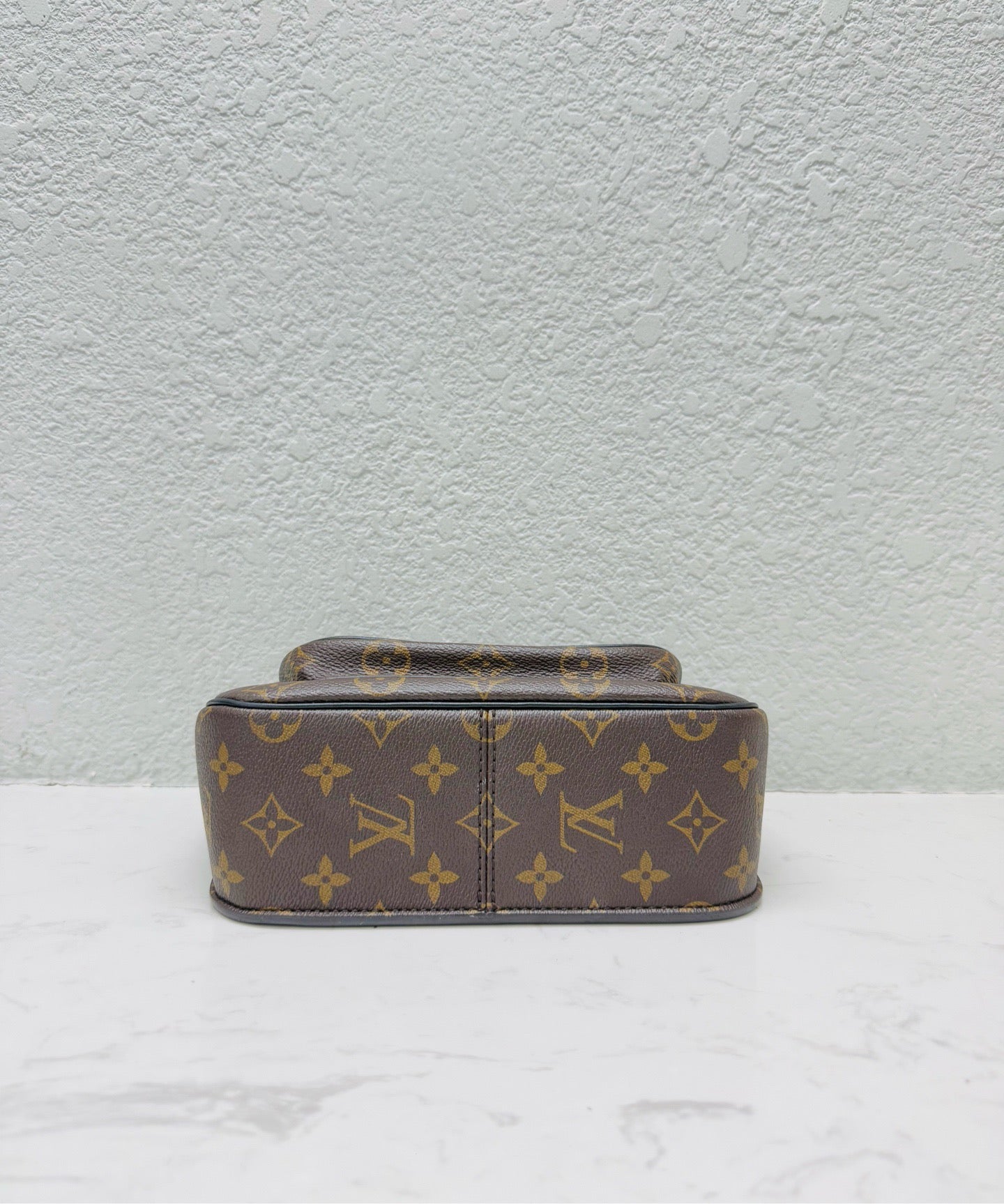 Louis Vuitton - Passy Chain - Monogram coated canvas with leather trim and gold-tone hardware - Brown - (Small)