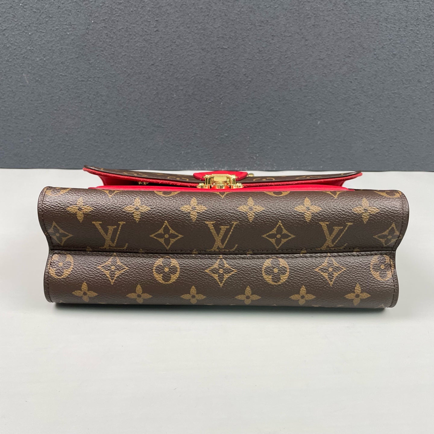 Louis Vuitton - Victoria Chain Bag - Monogram coated canvas with red grained leather trim - Brown with Red accents - (medium)