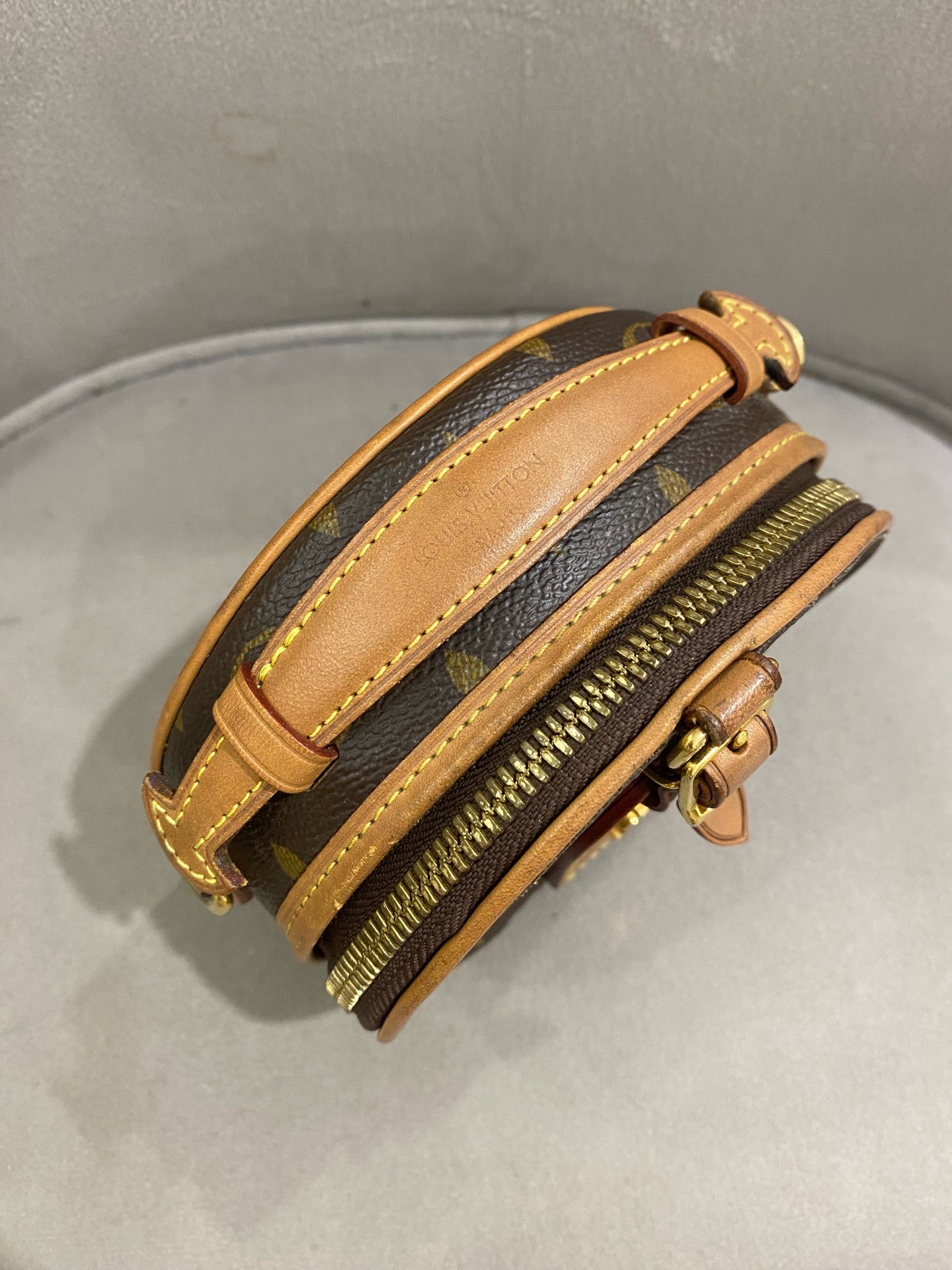 Louis Vuitton - Mini Boîte Chapeau - Monogram coated canvas and Vachetta leather - Brown - (mini)