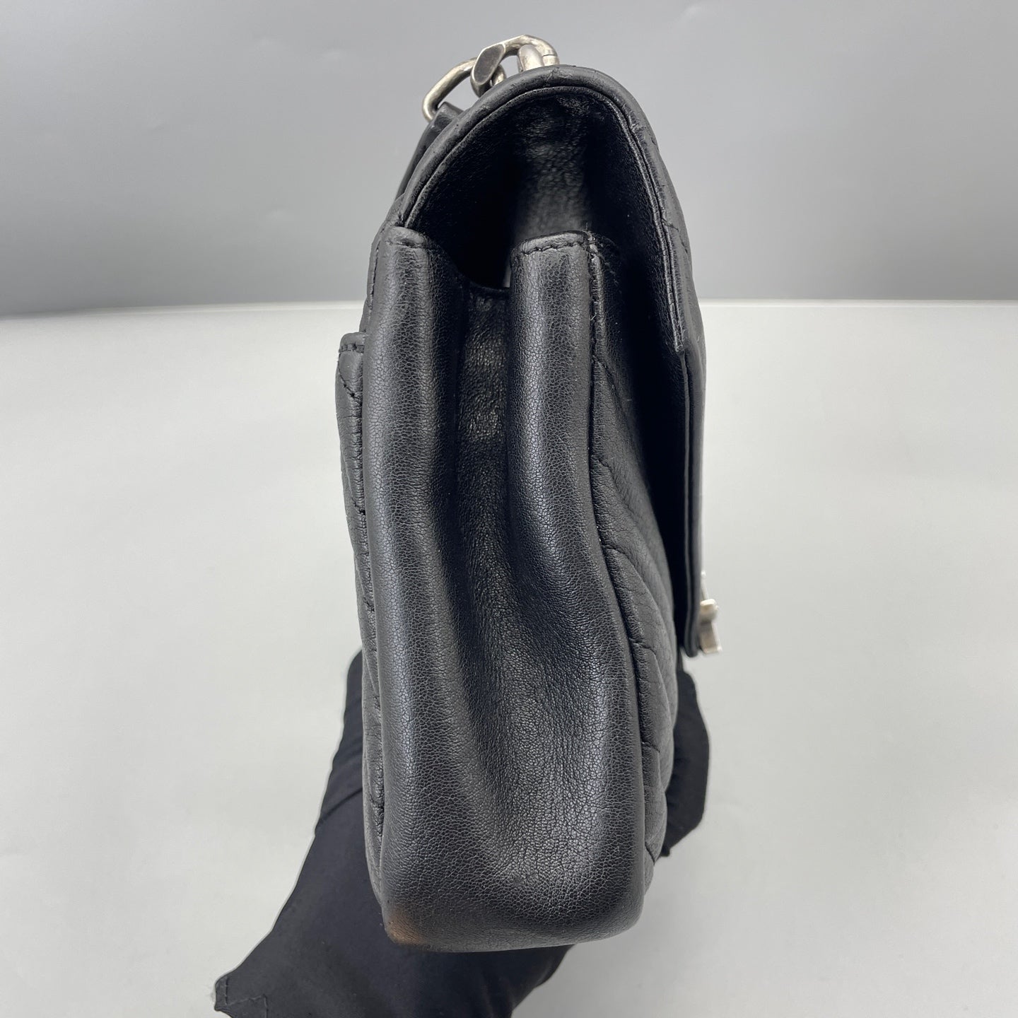 Saint Laurent - Envelope Messenger Bag - Grained leather - Black - (medium)