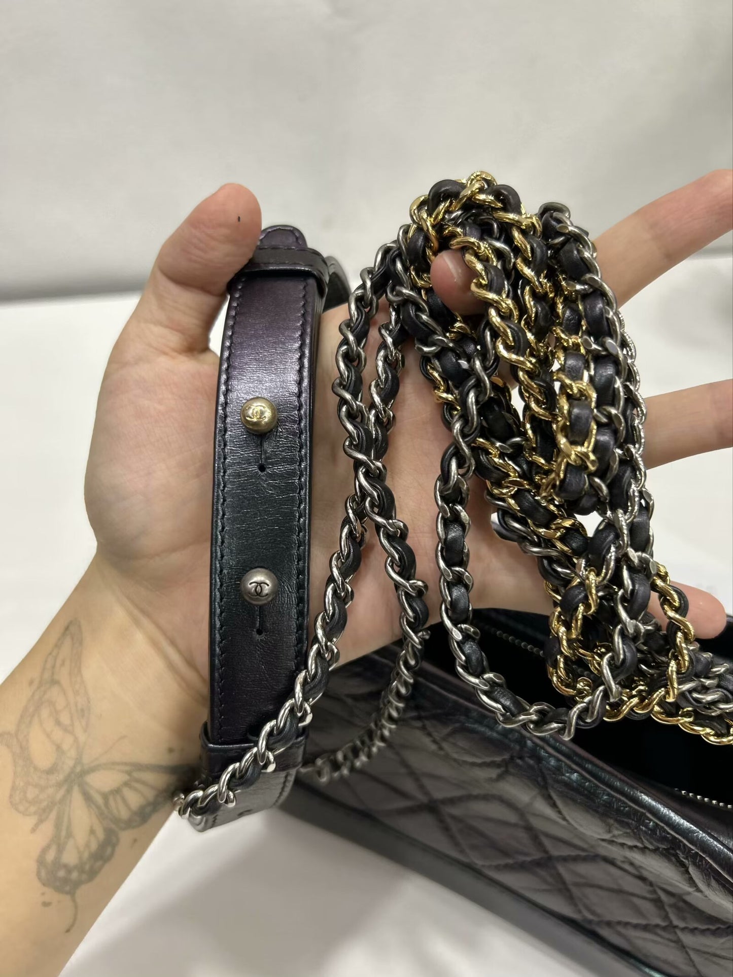 Chanel - Gabrielle Hobo Bag (Small) - Aged calfskin and iridescent calfskin leather - Black with iridescent sheen - (Small)