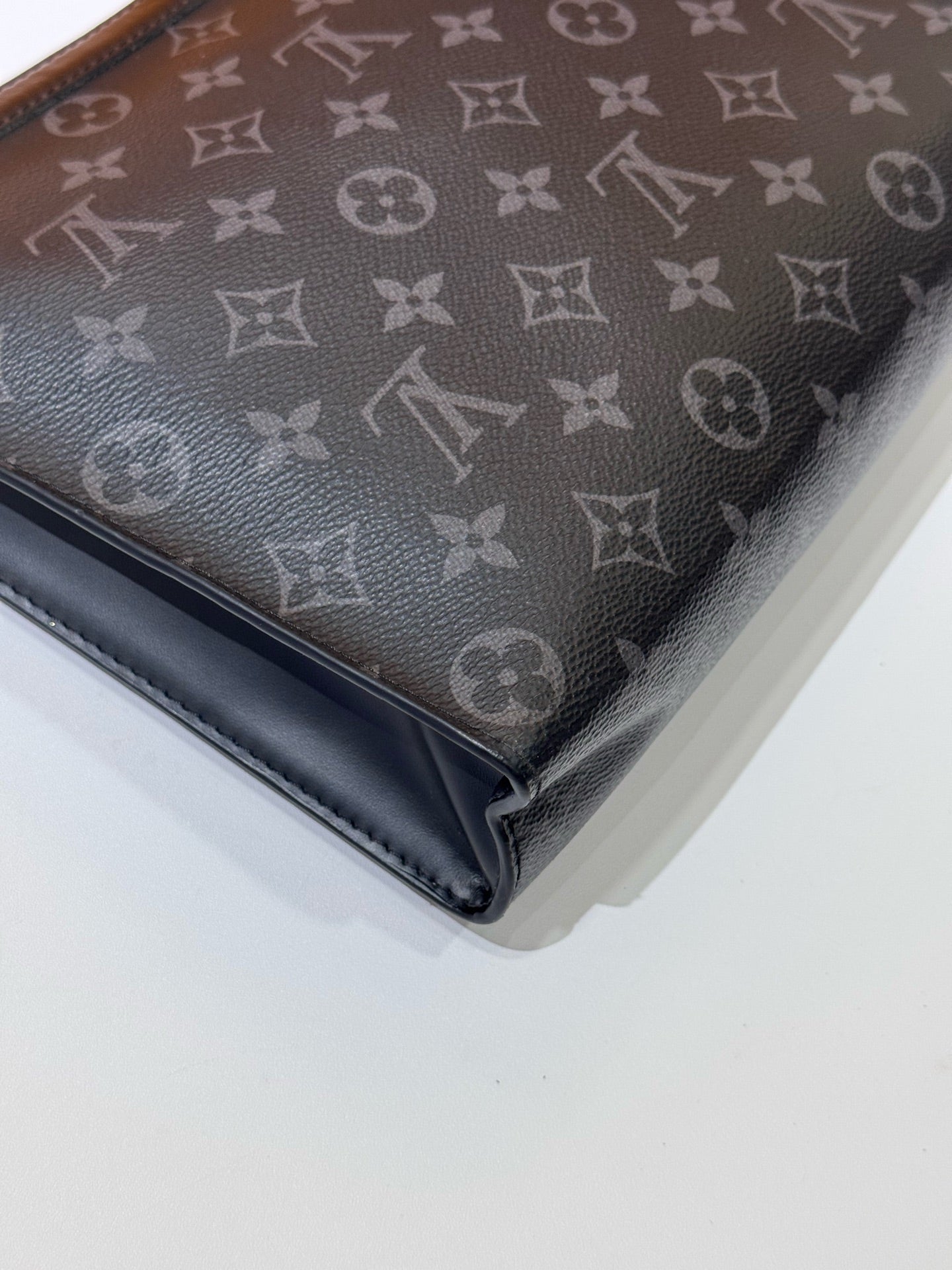 Louis Vuitton - Pochette Voyage MM Monogram Eclipse 'Black Samurai' Edition - Monogram Eclipse coated canvas with leather trim - Black - (medium)