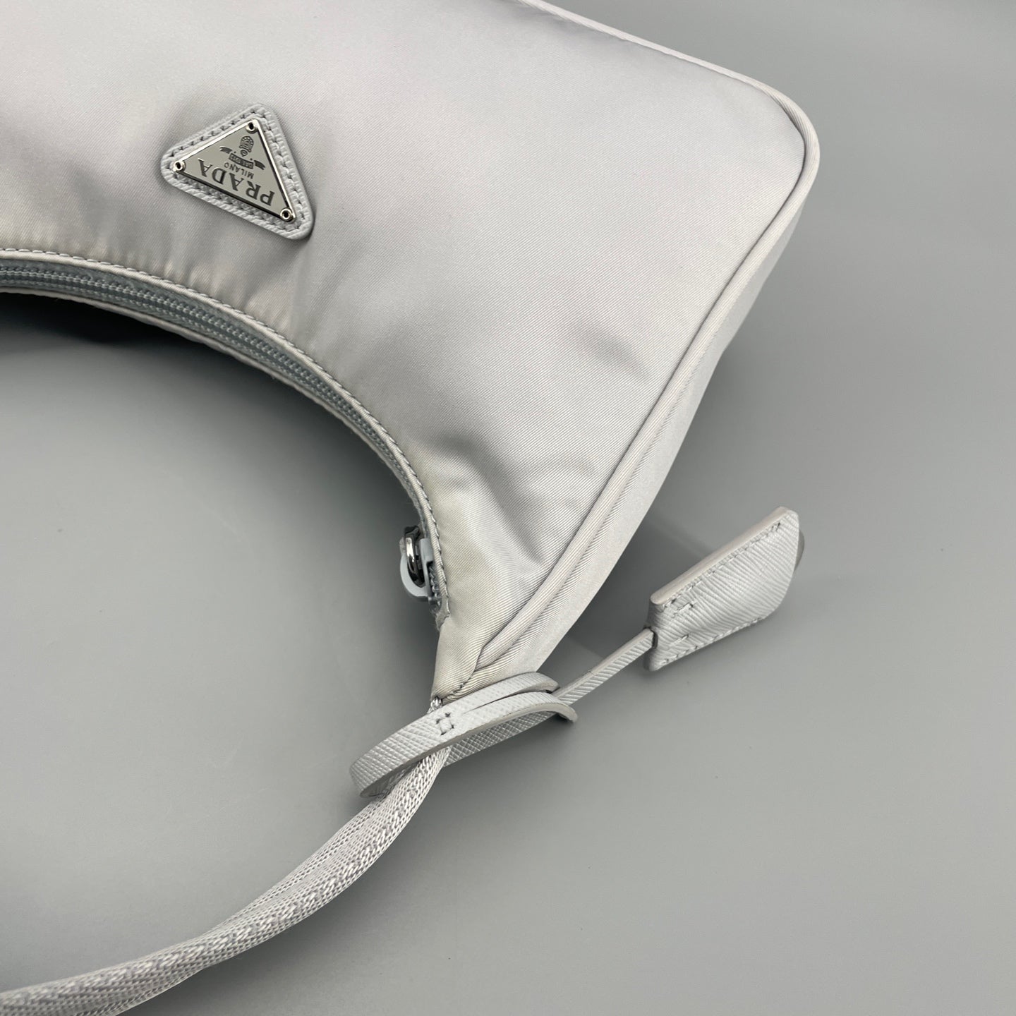 Prada - Re-Edition 2000 Nylon Hobo - Nylon - Grey - (Mini)