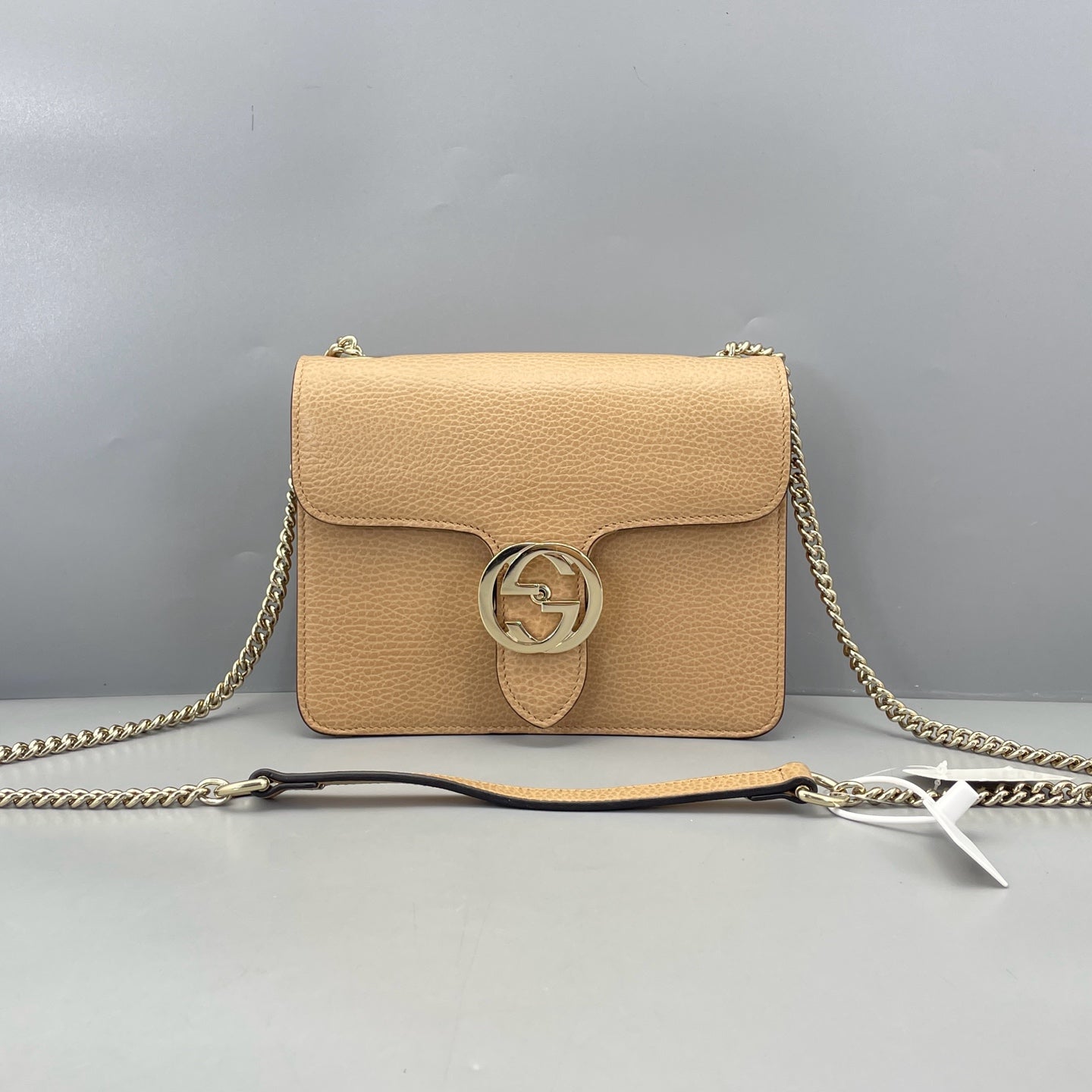 Gucci - Interlocking G Accordion Flap Bag (Outlet Model) - Grained leather - Beige - (small)
