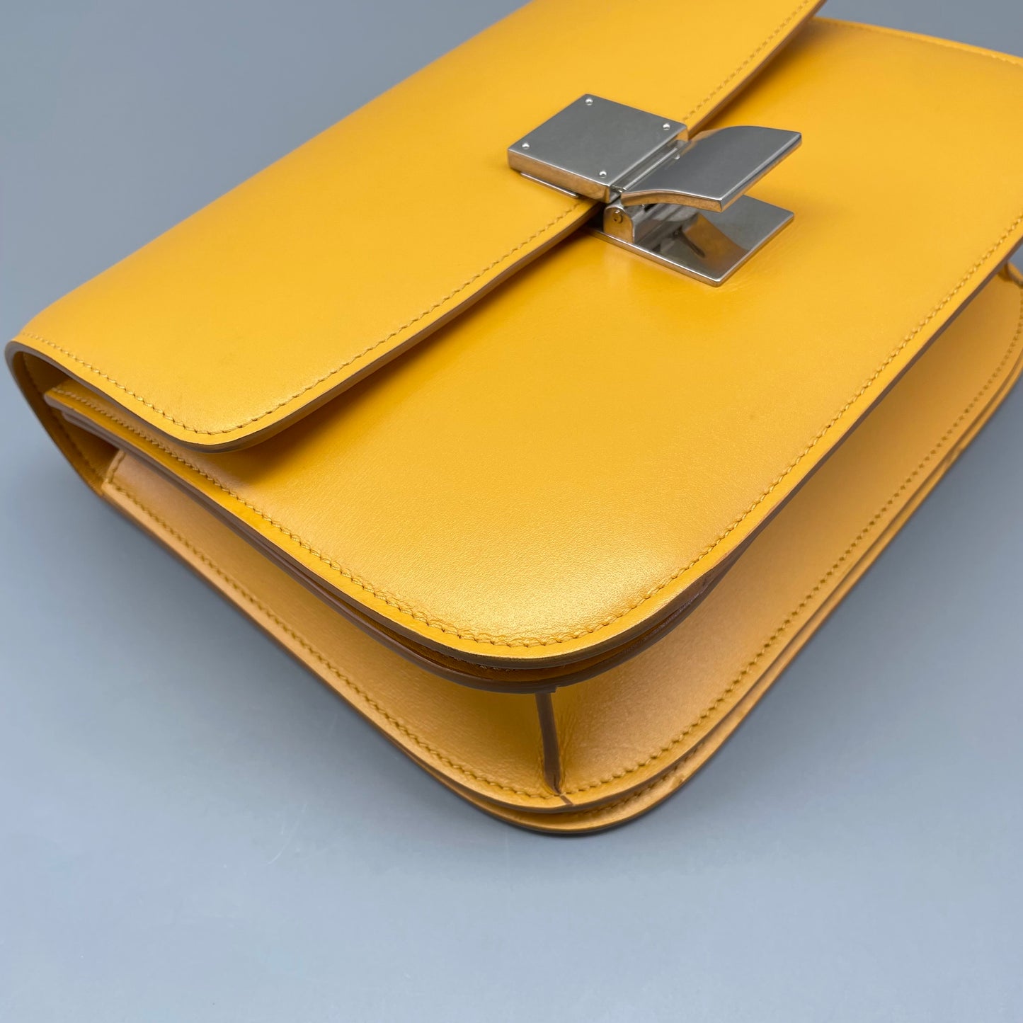 Celine - Box Bag - Smooth calfskin leather - Amber Yellow - (Medium)