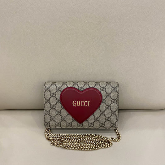 Gucci - GG Supreme Heart Wallet on Chain (WOC) - GG Supreme coated canvas with leather trim and applique - Beige, Red, and Brown with Gold-Tone Hardware - (mini)