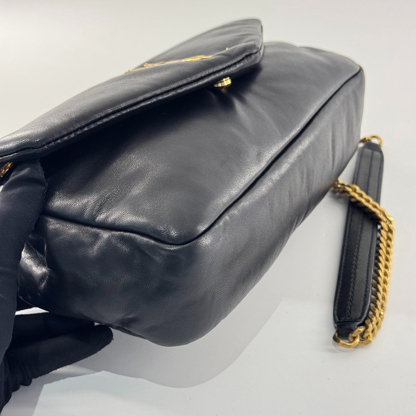 Saint Laurent - Calypso Envelope Chain Bag - Lambskin leather - Black with Gold-Tone Hardware - (Medium)