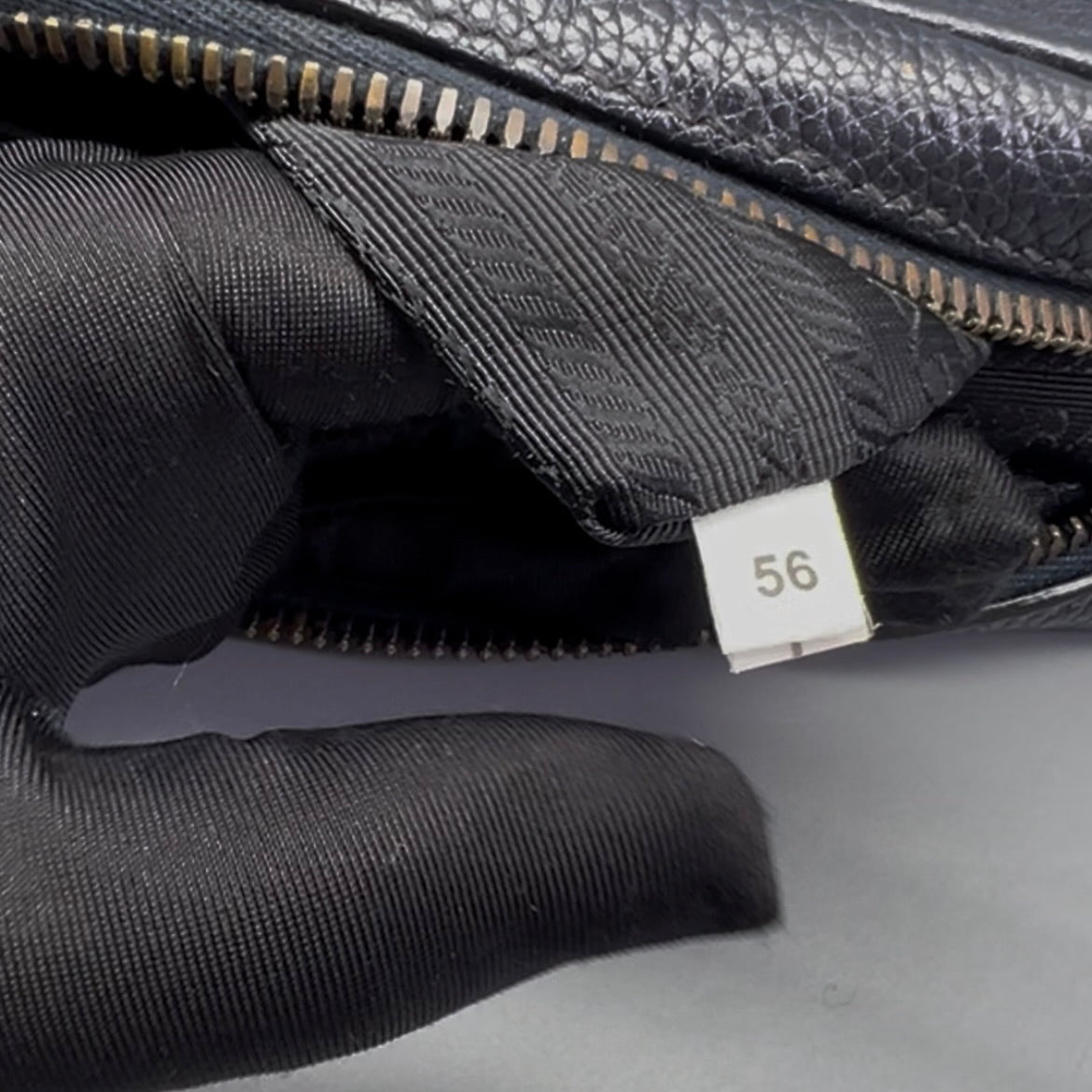Prada - Crossbody Messenger Bag - Pebbled leather - Navy - (medium)