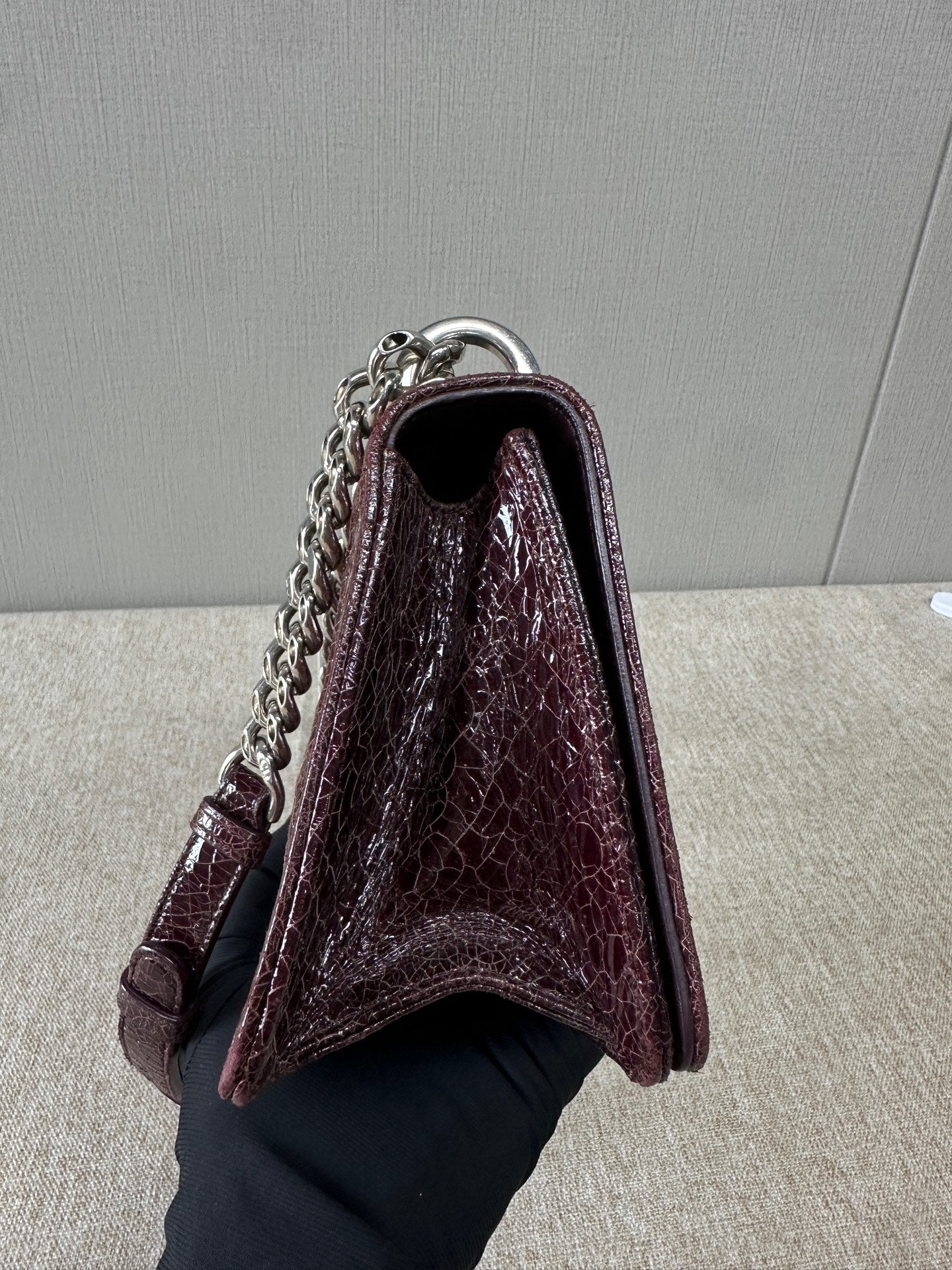 Dior - Ama Shield Bag with Cracked Texture - Fawn leather - Burgundy - (small)