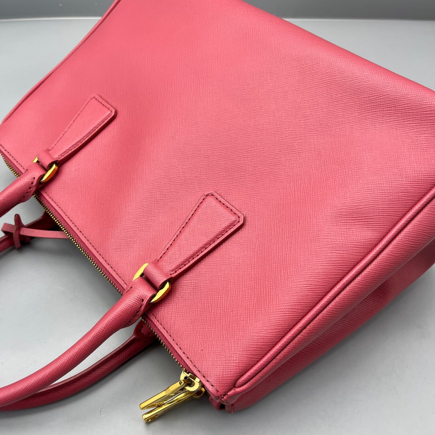 Prada - Saffiano Lux Tote - Saffiano leather - Rose Pink - (Medium)