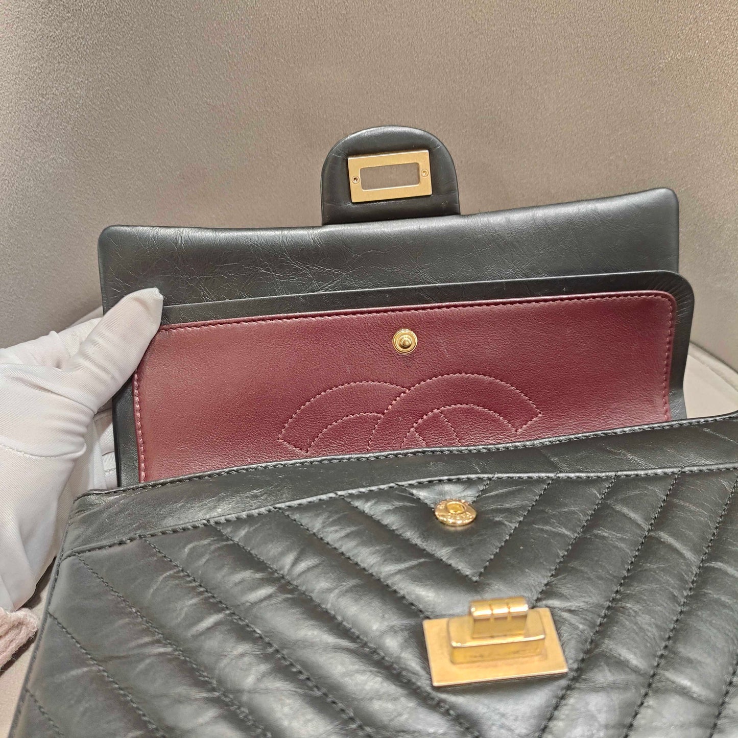 Chanel - 2.55 Reissue Small Flap Bag - Calfskin leather - Black - (Small)